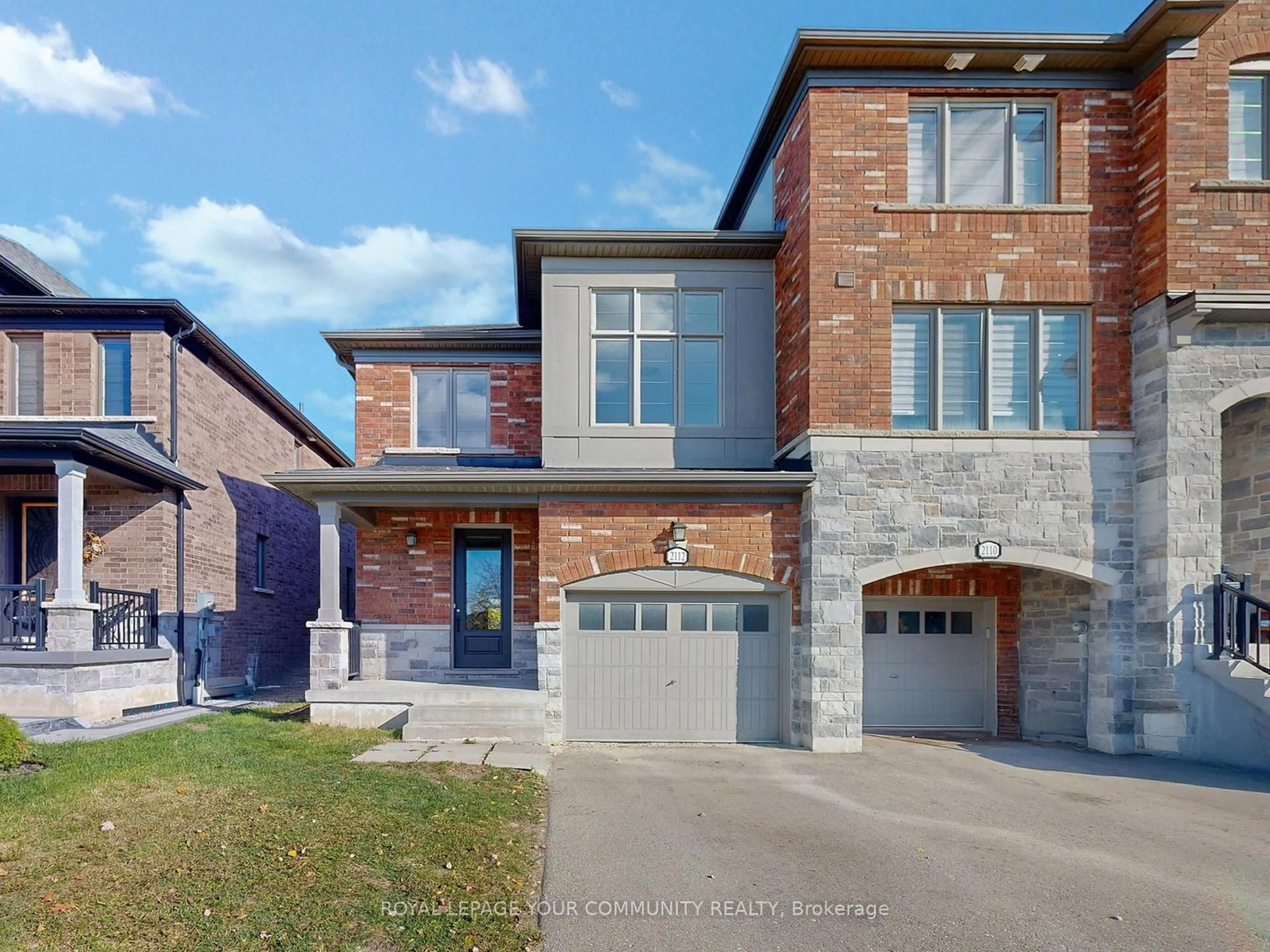 Home with brick exterior material, street for 2112 Dale Rd, Innisfil Ontario L9S 0L4