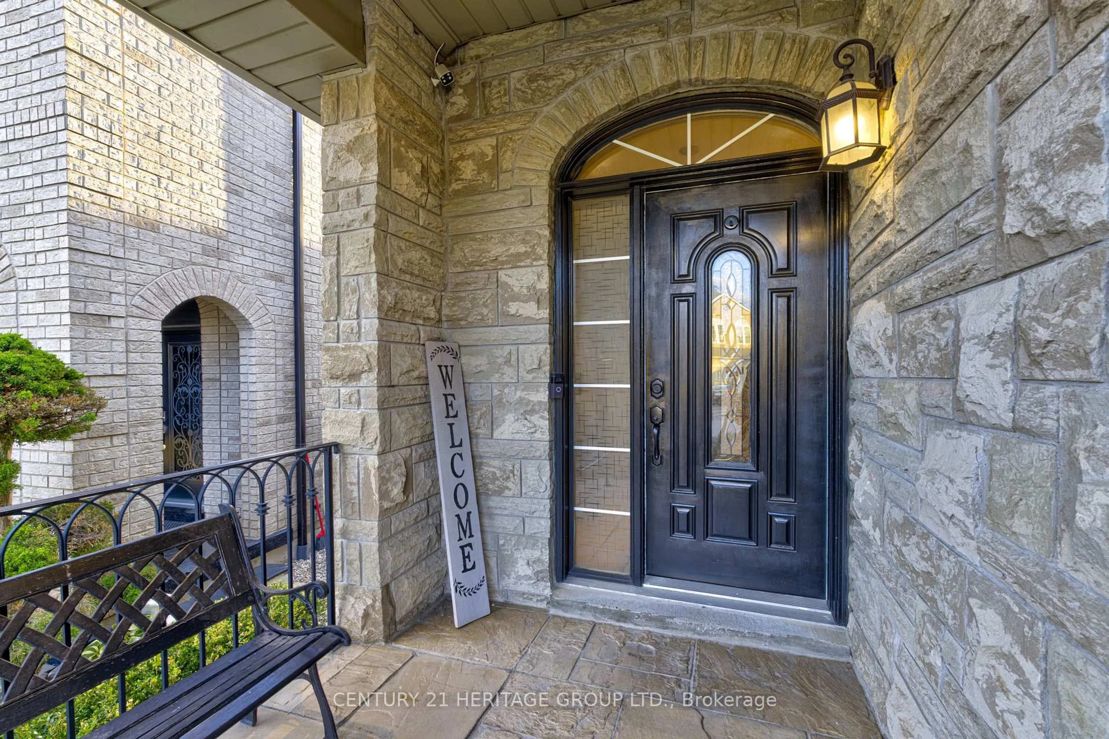 Indoor entryway for 530 Vellore Woods Blvd, Vaughan Ontario L4H 2W3