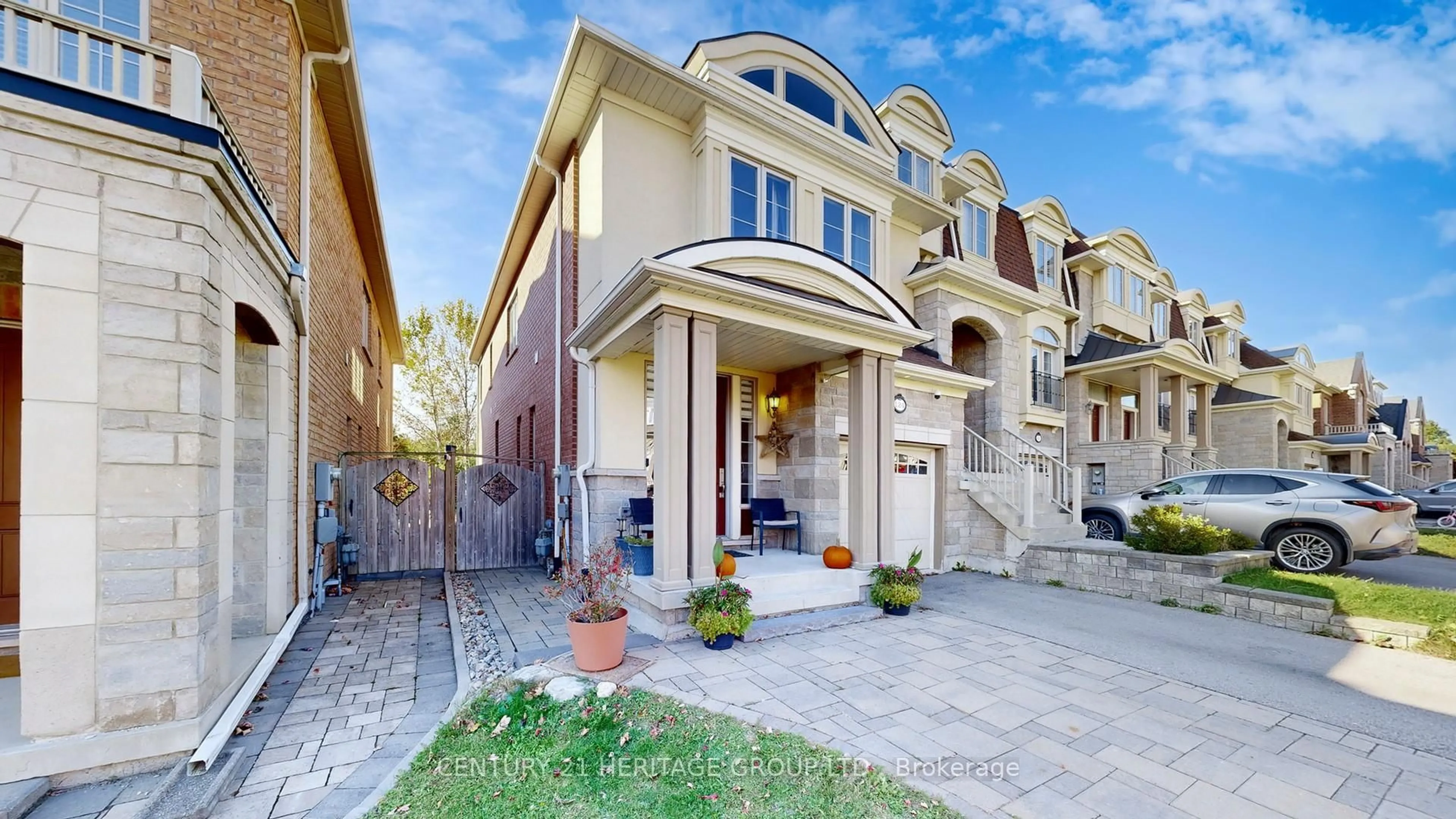 Home with brick exterior material, street for 124 Lacewood Dr, Richmond Hill Ontario L4S 0E5