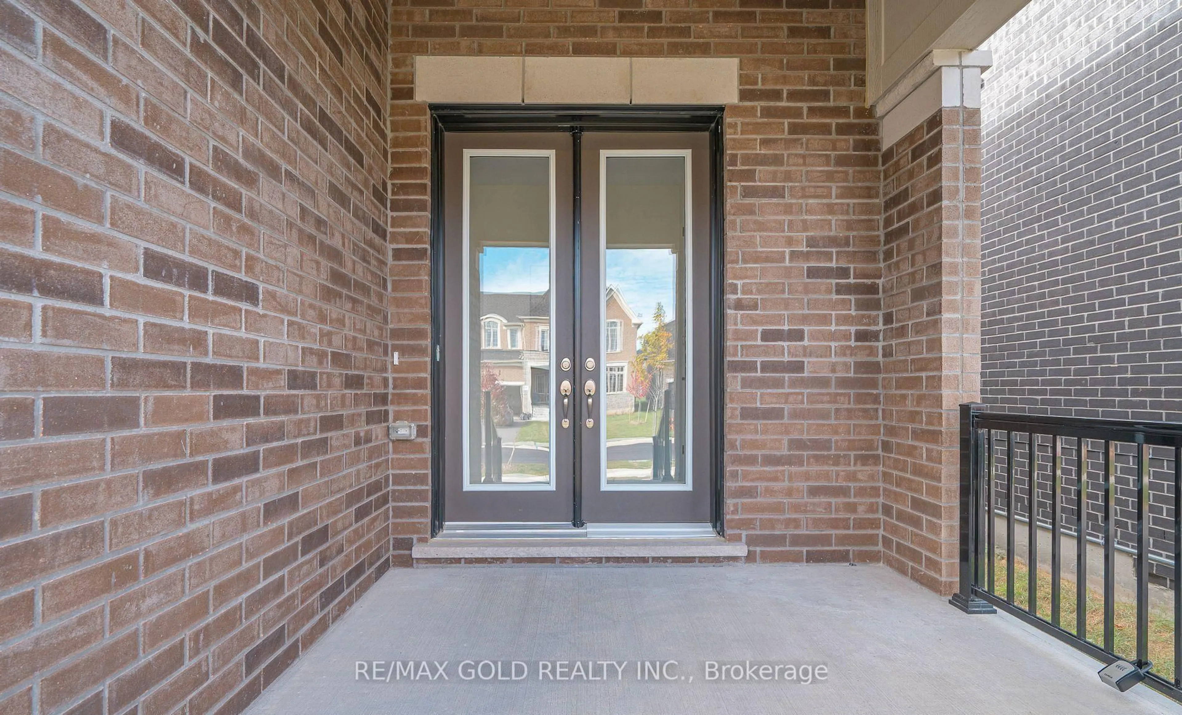 Indoor entryway for 15 Sandhill Cres, Adjala-Tosorontio Ontario L0G 1W0