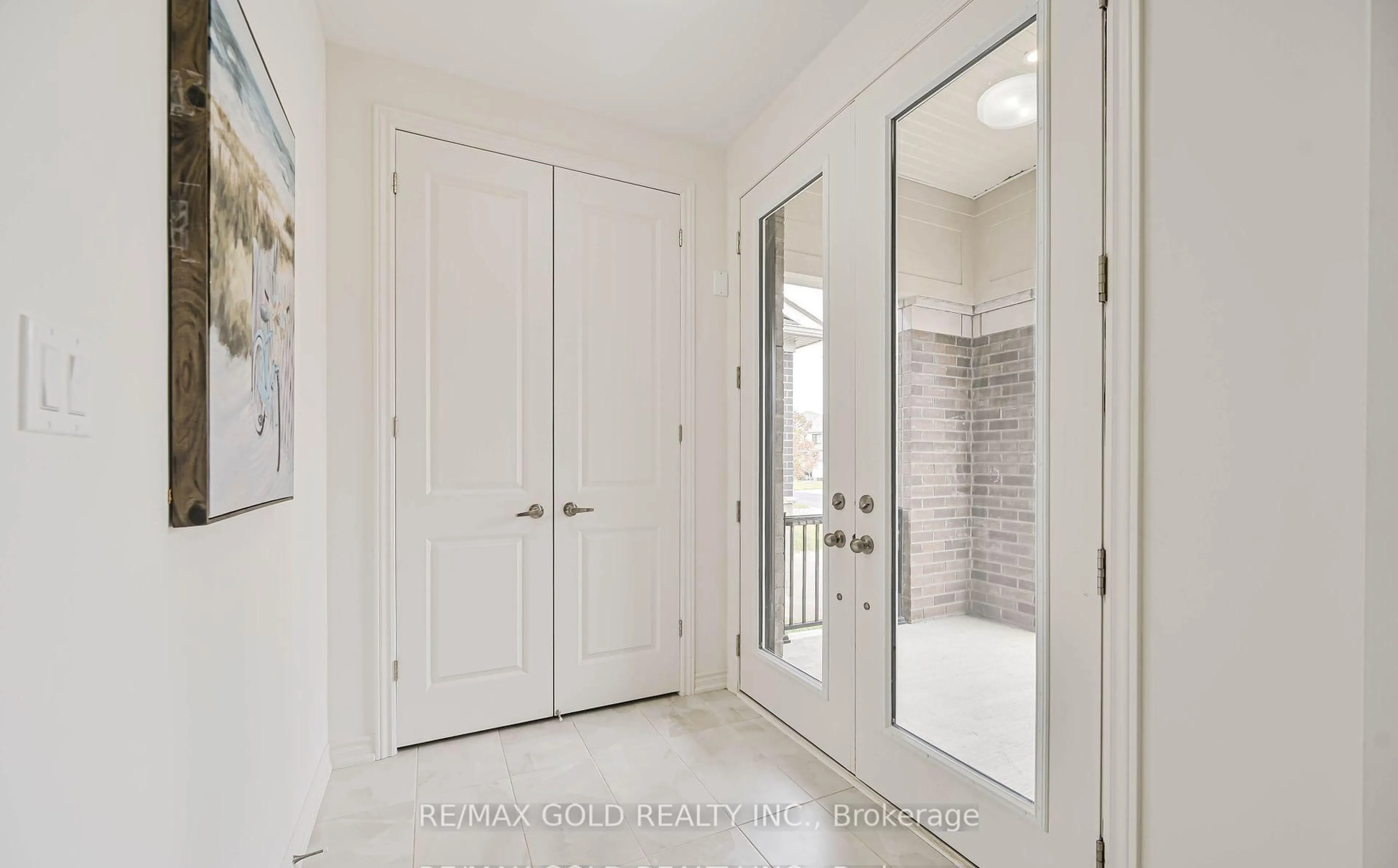 Indoor entryway for 15 Sandhill Cres, Adjala-Tosorontio Ontario L0G 1W0