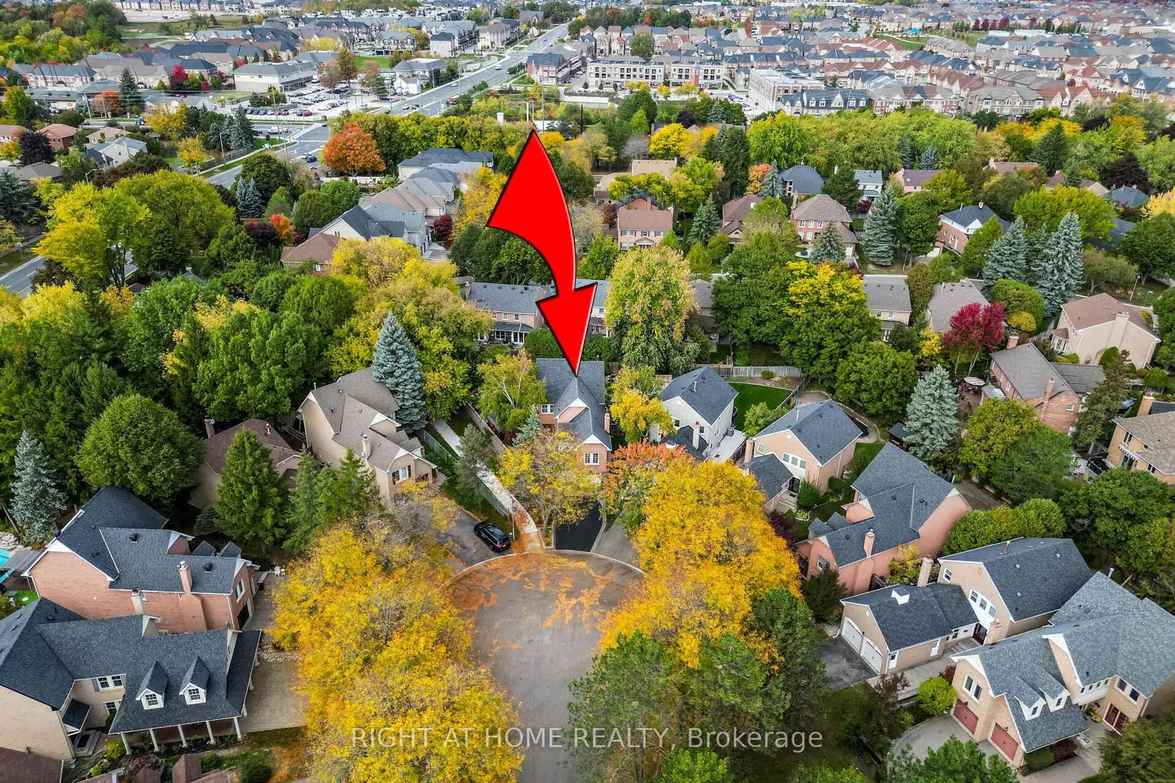 A pic from outside/outdoor area/front of a property/back of a property/a pic from drone, city buildings view from balcony for 51 Redwood Lane, Markham Ontario L3R 3Z1