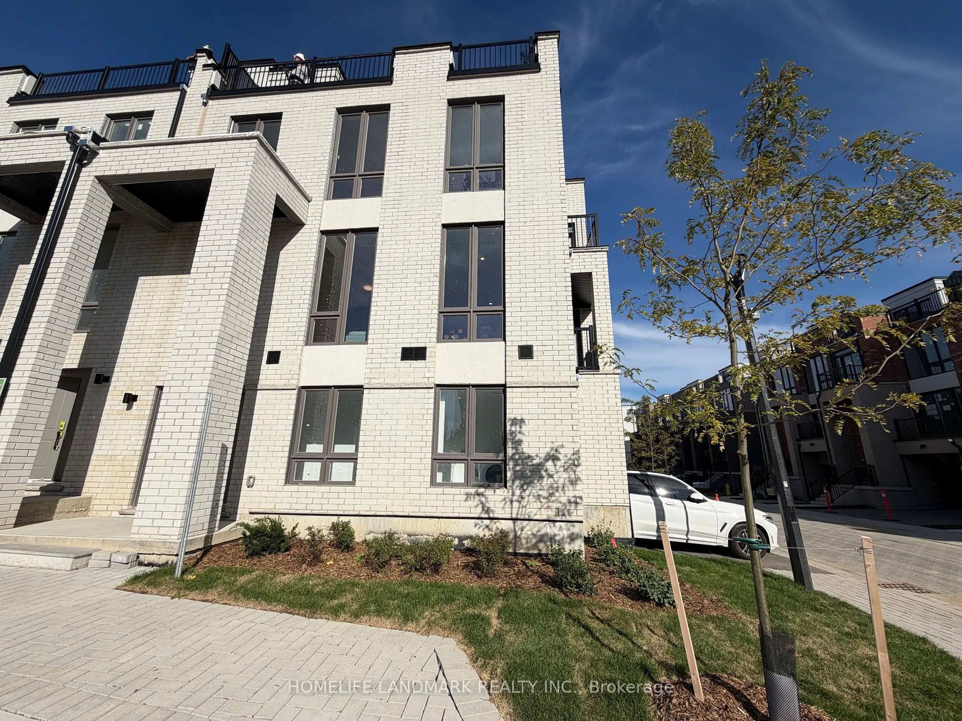 A pic from outside/outdoor area/front of a property/back of a property/a pic from drone, street for 12 Bancroft Lane, Richmond Hill Ontario L4E 1M1