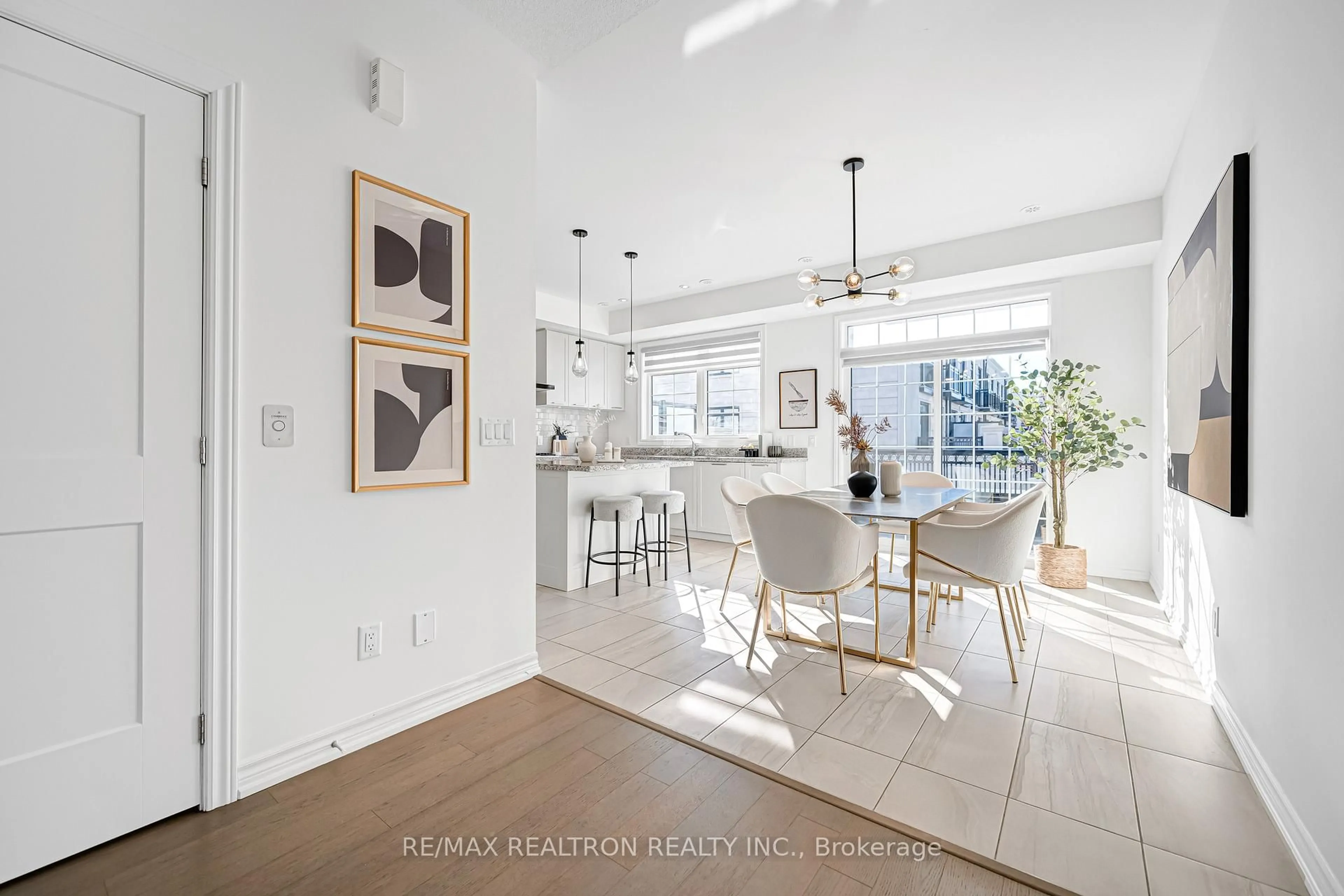 Open concept kitchen, ceramic/tile floor for 58 Village Pkwy, Markham Ontario L3R 1L3