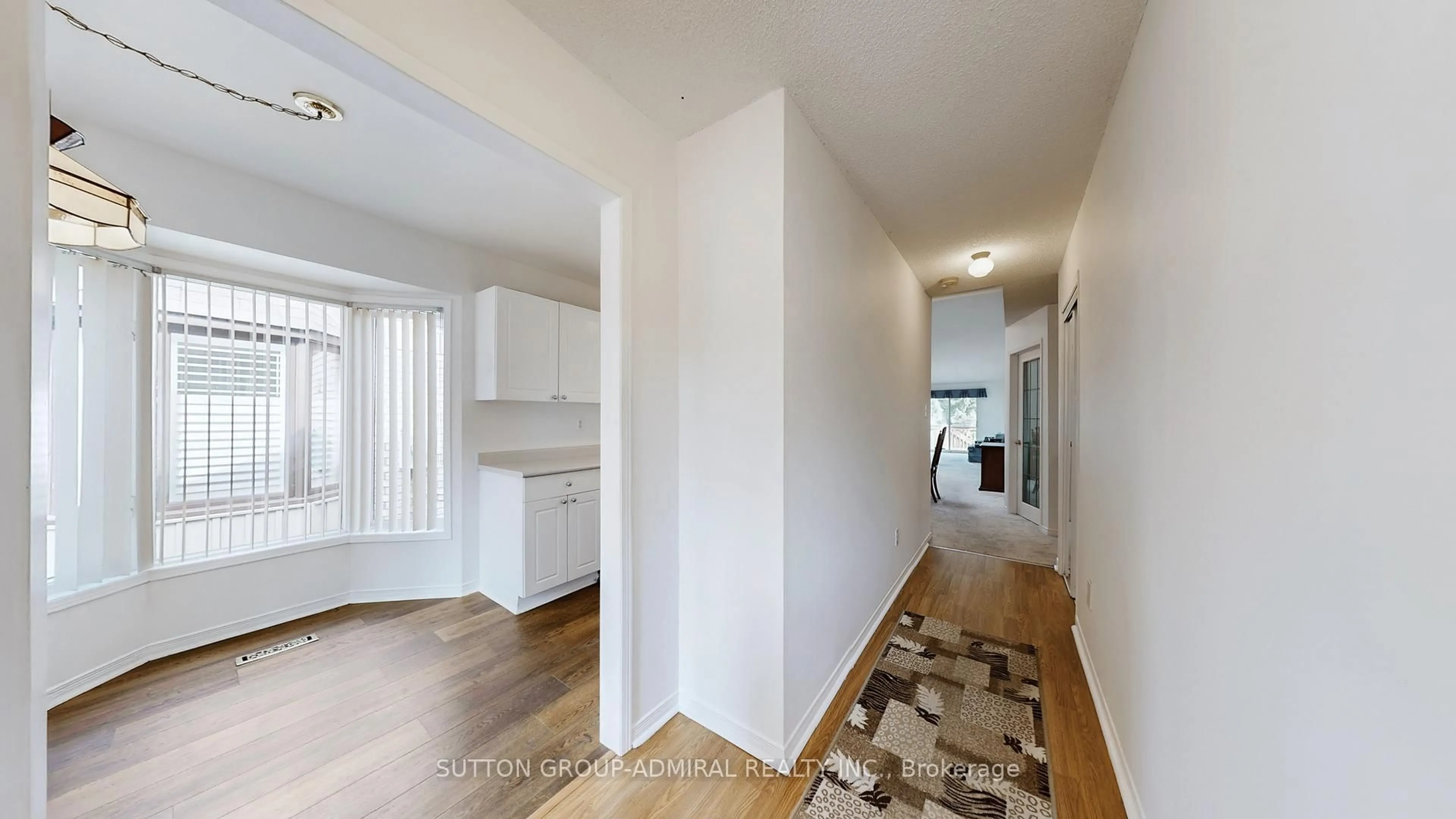 Indoor entryway for 168 Green Briar Rd, New Tecumseth Ontario L9R 1X9