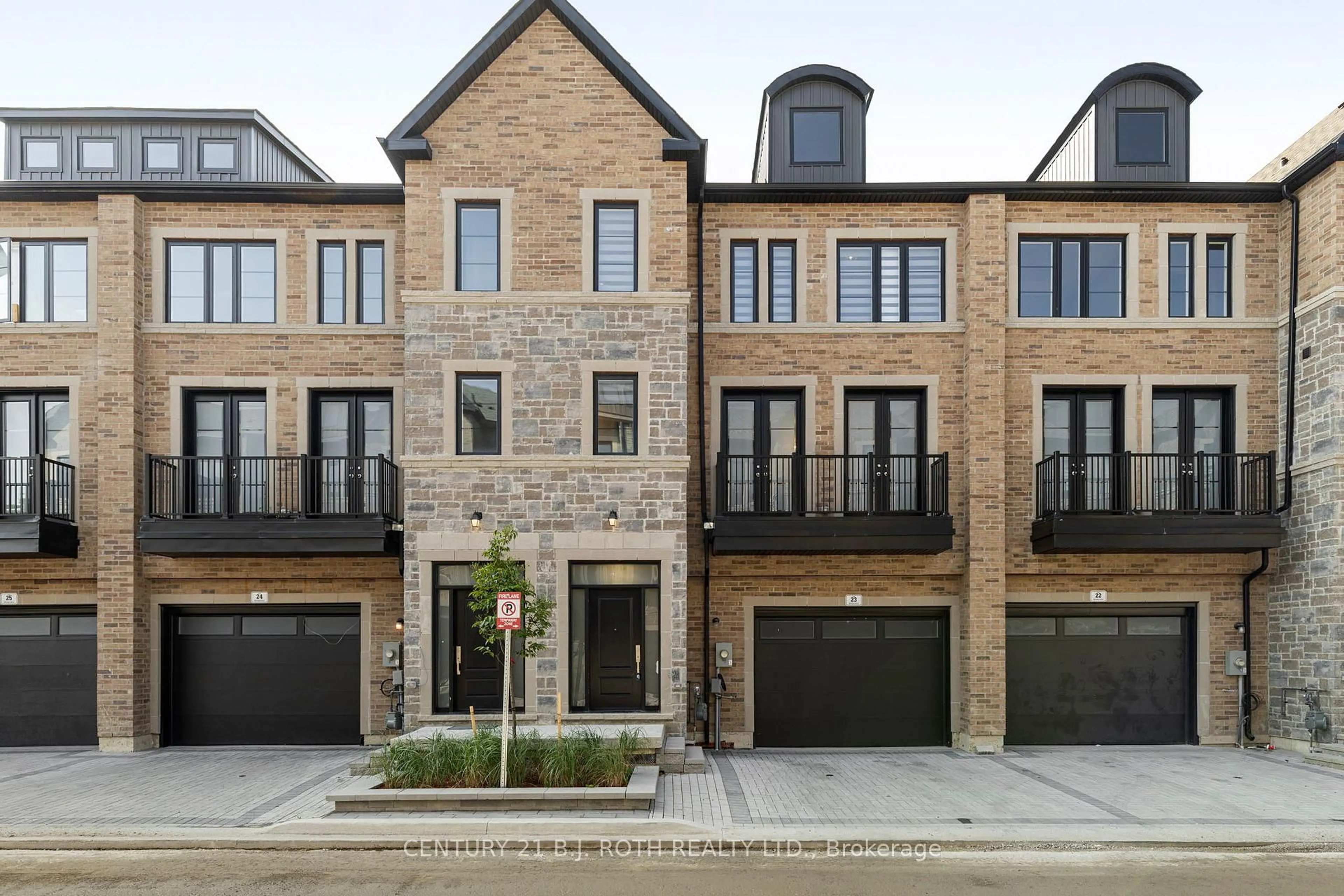 Home with brick exterior material, street for 260 Eagle St #23, Newmarket Ontario L3Y 1K1