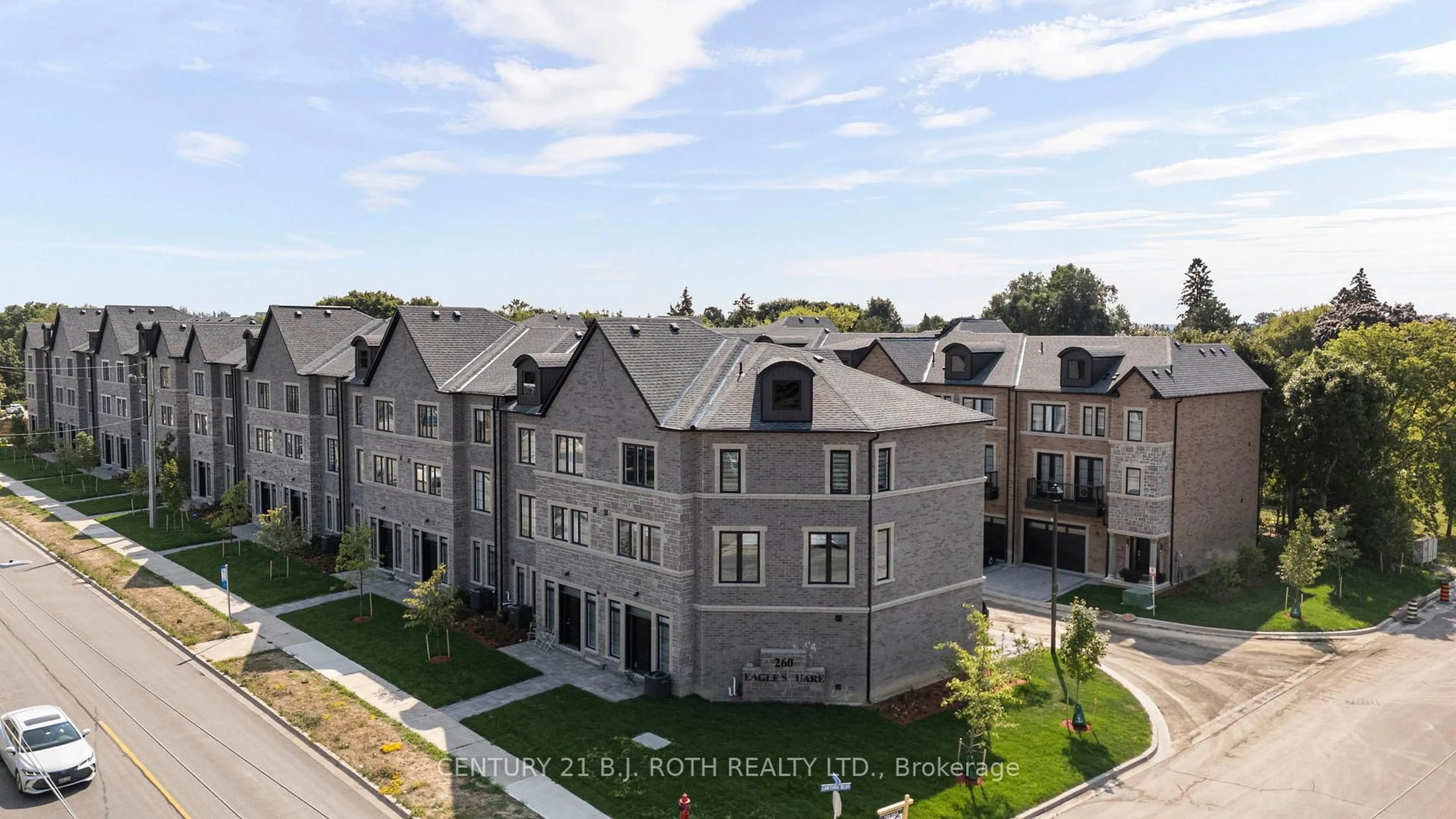 A pic from outside/outdoor area/front of a property/back of a property/a pic from drone, unknown for 260 Eagle St #23, Newmarket Ontario L3Y 1K1