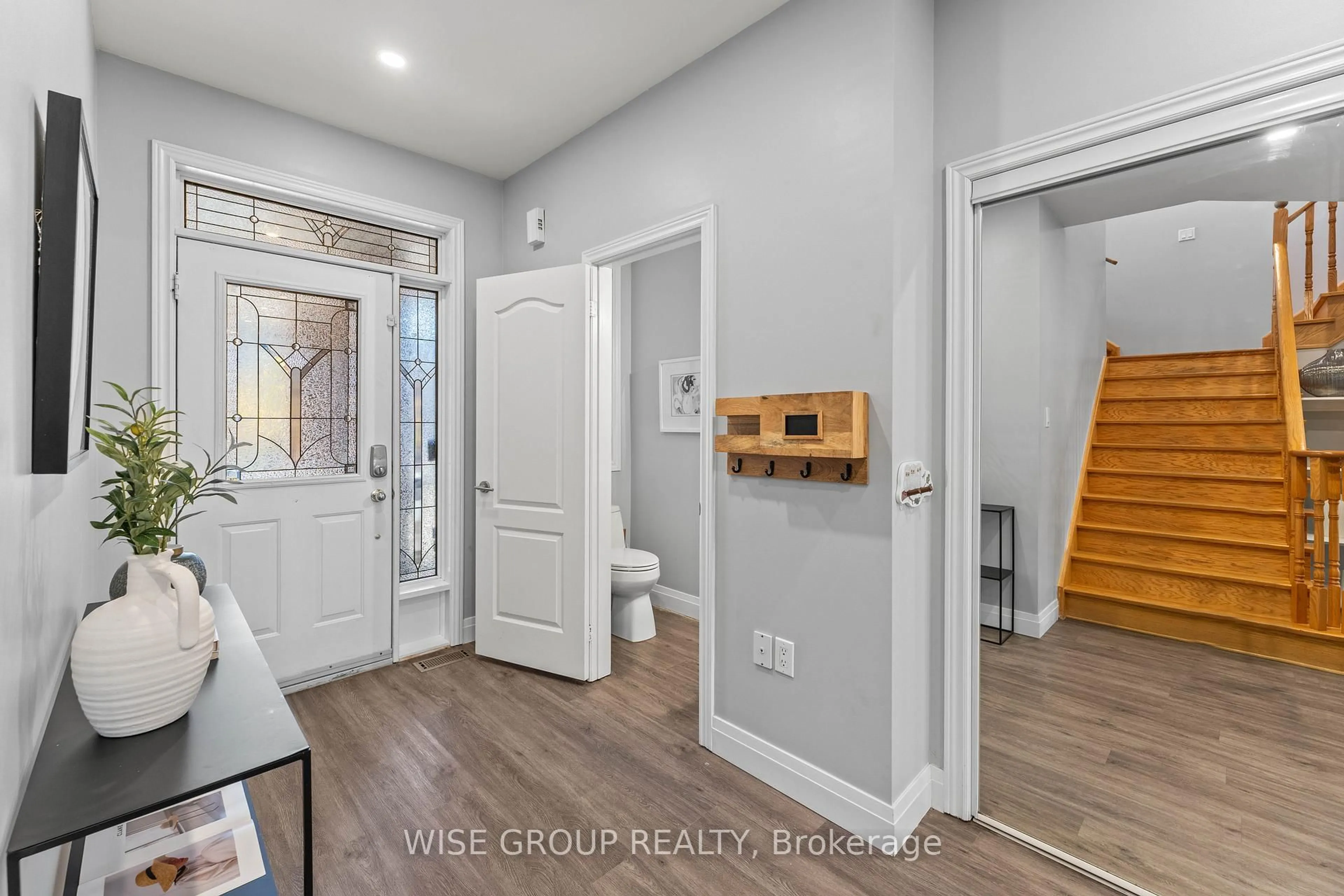 Indoor entryway for 125 Mistywood Cres, Vaughan Ontario L4J 9K3