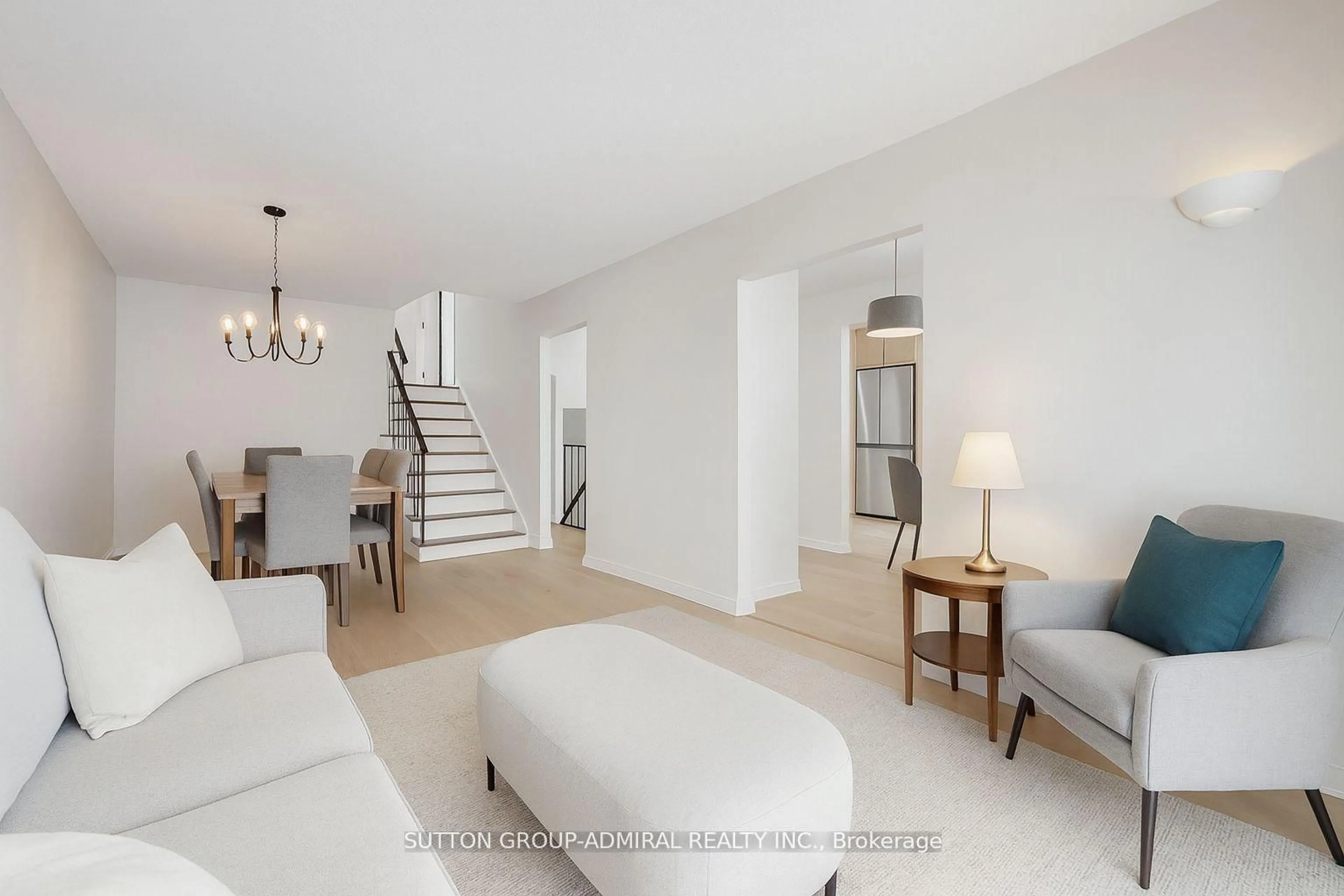 Living room with furniture, unknown for 80 Castle Rock Dr, Richmond Hill Ontario L4C 5K4