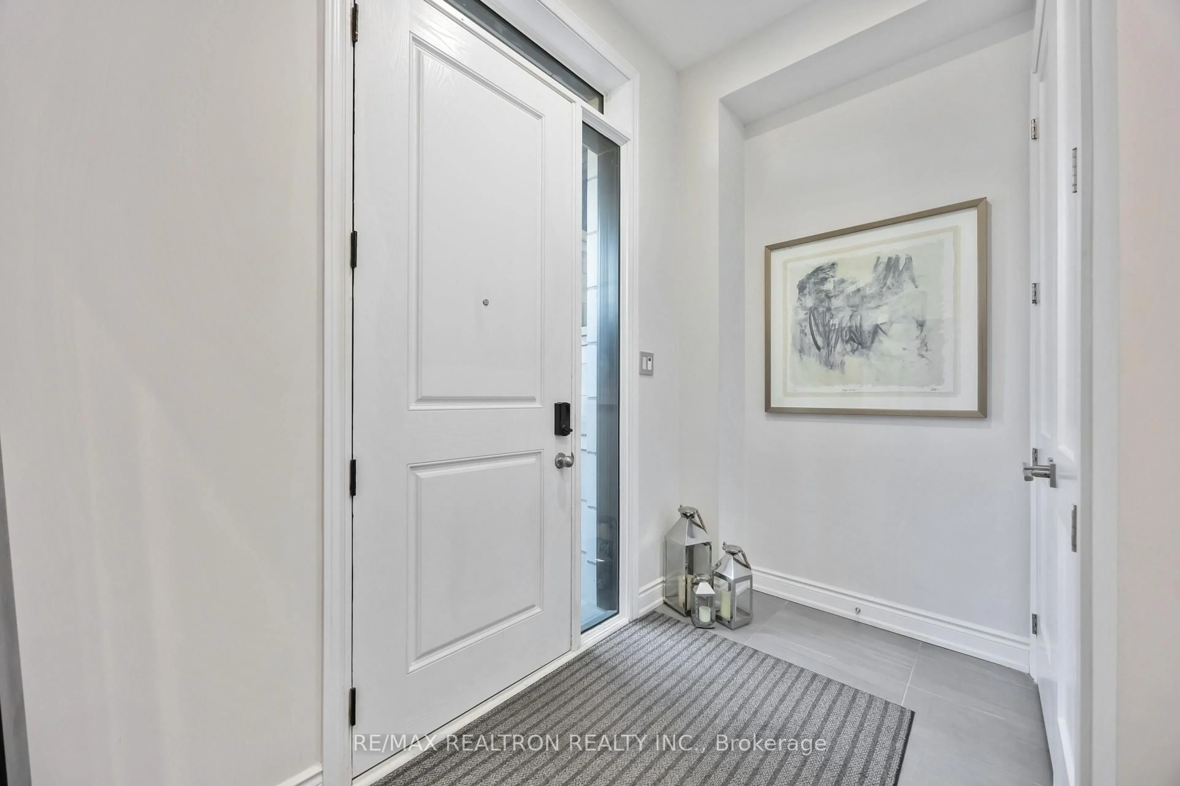 Indoor entryway for 600 Marc Santi Blvd, Vaughan Ontario L6A 4Z8