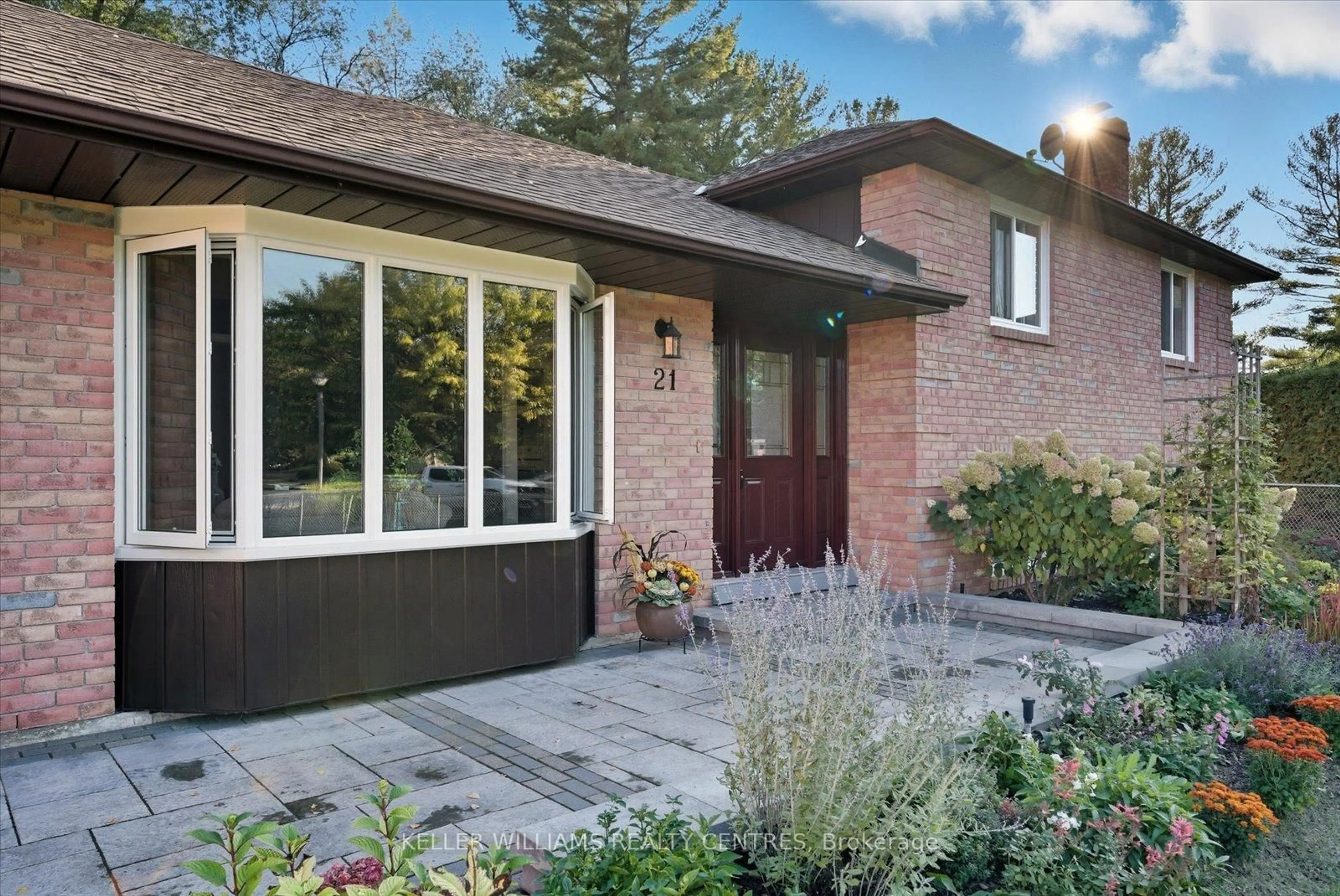 Home with brick exterior material, street for 21 Valentini Ave, East Gwillimbury Ontario L9N 1H8