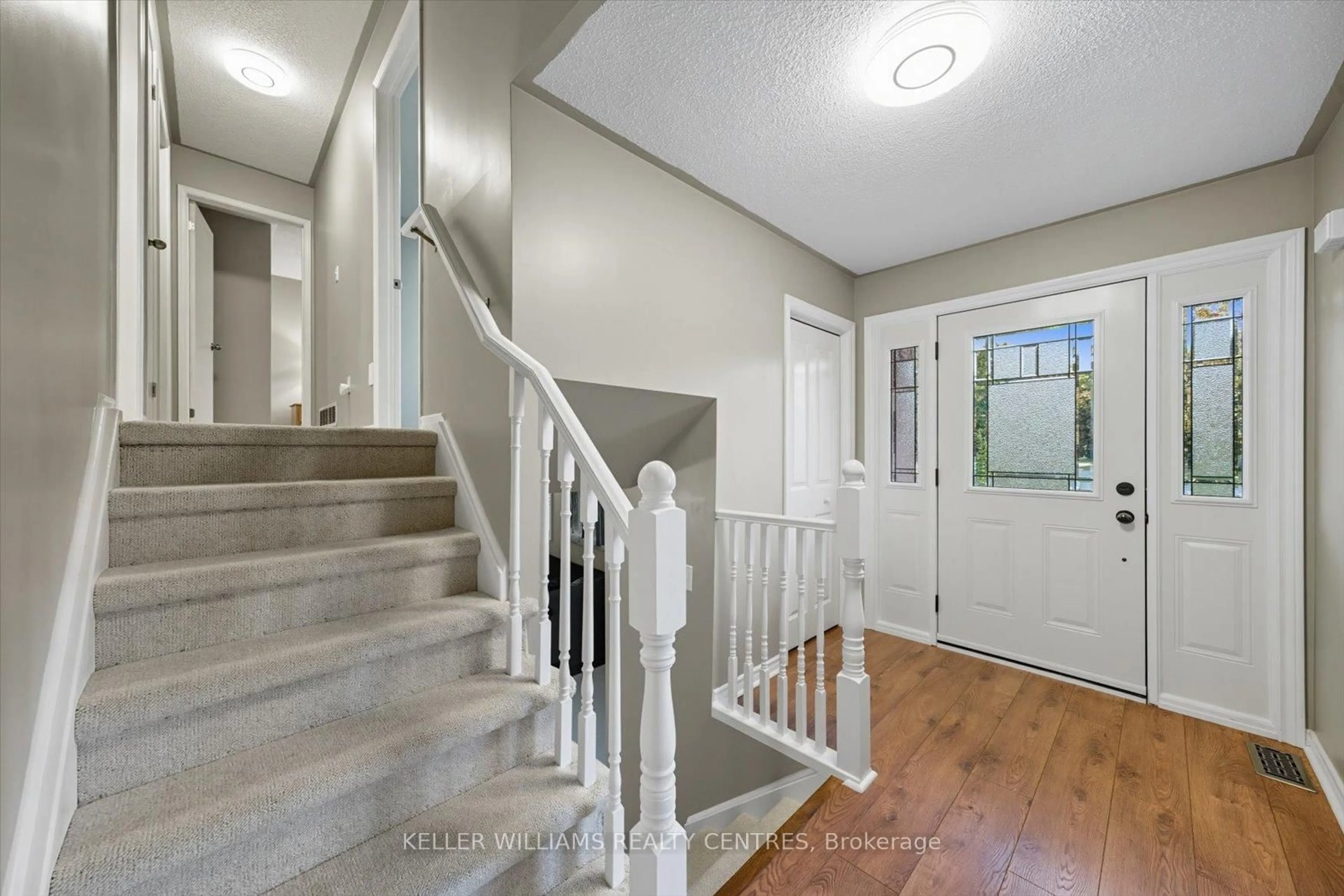 Indoor entryway for 21 Valentini Ave, East Gwillimbury Ontario L9N 1H8