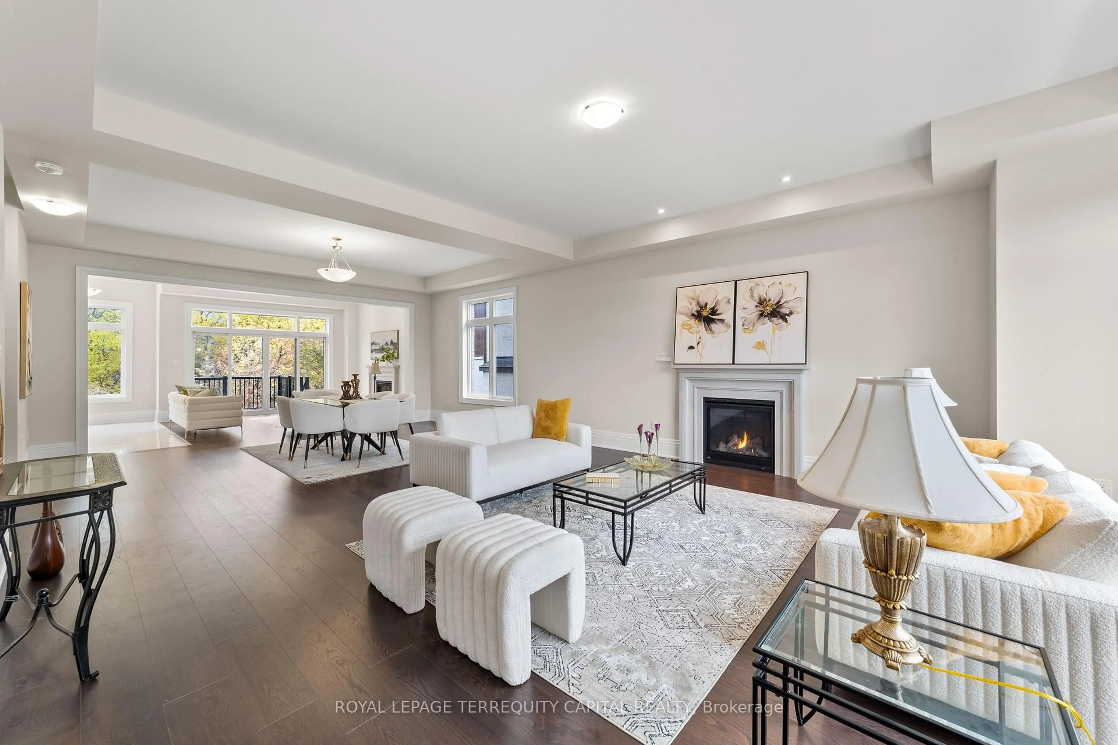 Living room with furniture, unknown for 23 Kingwood Lane, Aurora Ontario L4G 3Z7