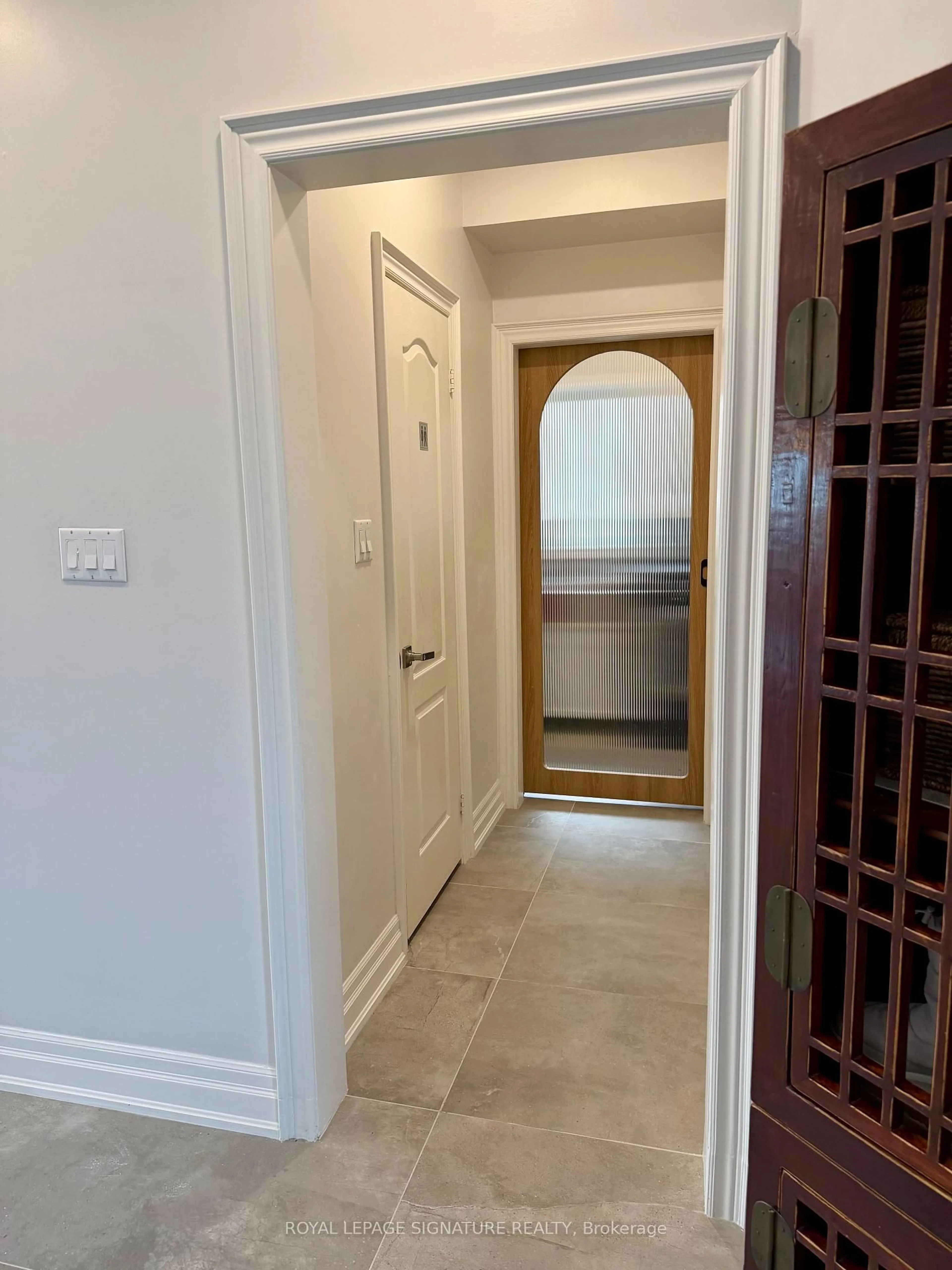 Indoor entryway for 40 Graydon Cres, Richmond Hill Ontario L4B 3V9