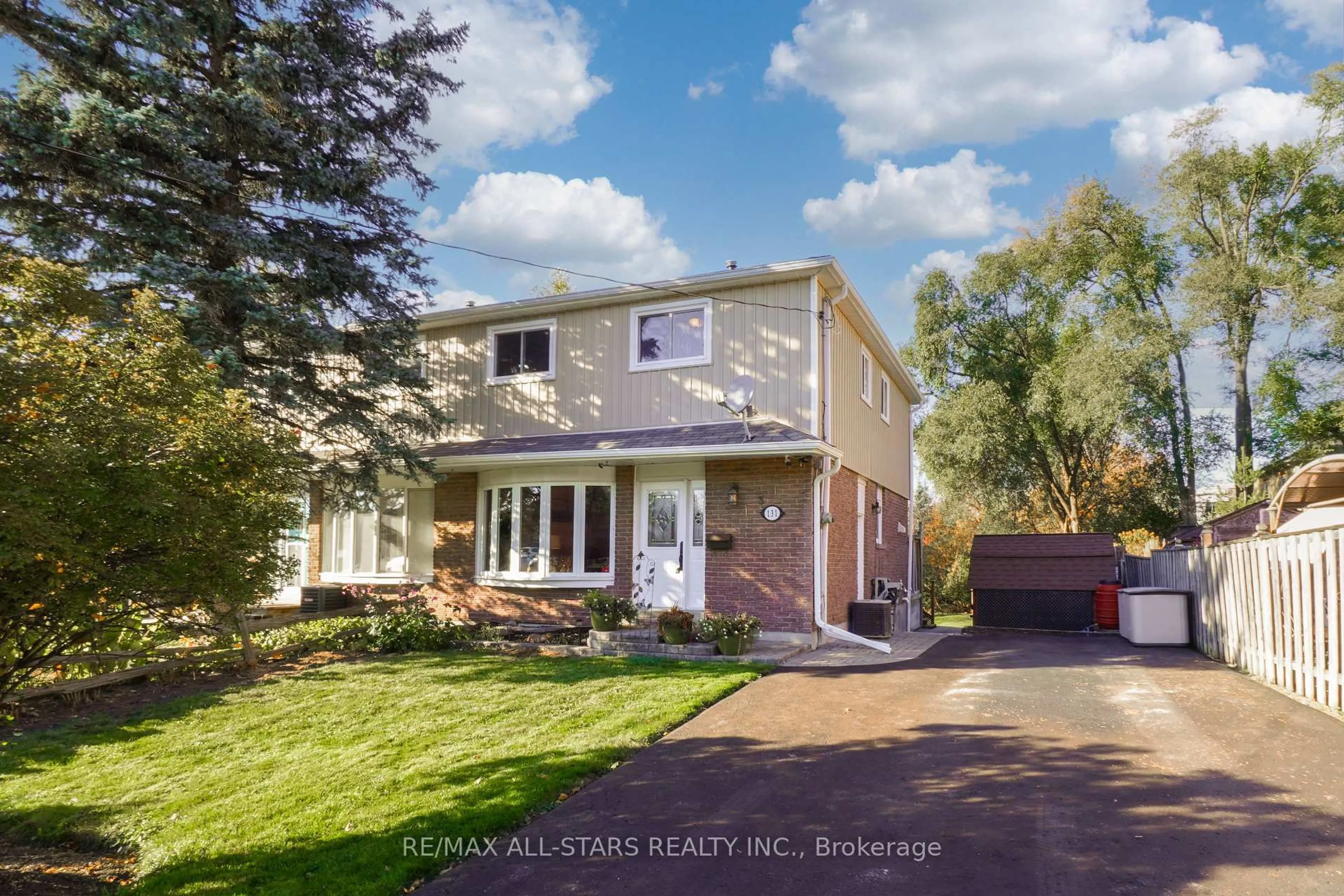 Home with vinyl exterior material, street for 131 Colborne St, Uxbridge Ontario L9P 1H2