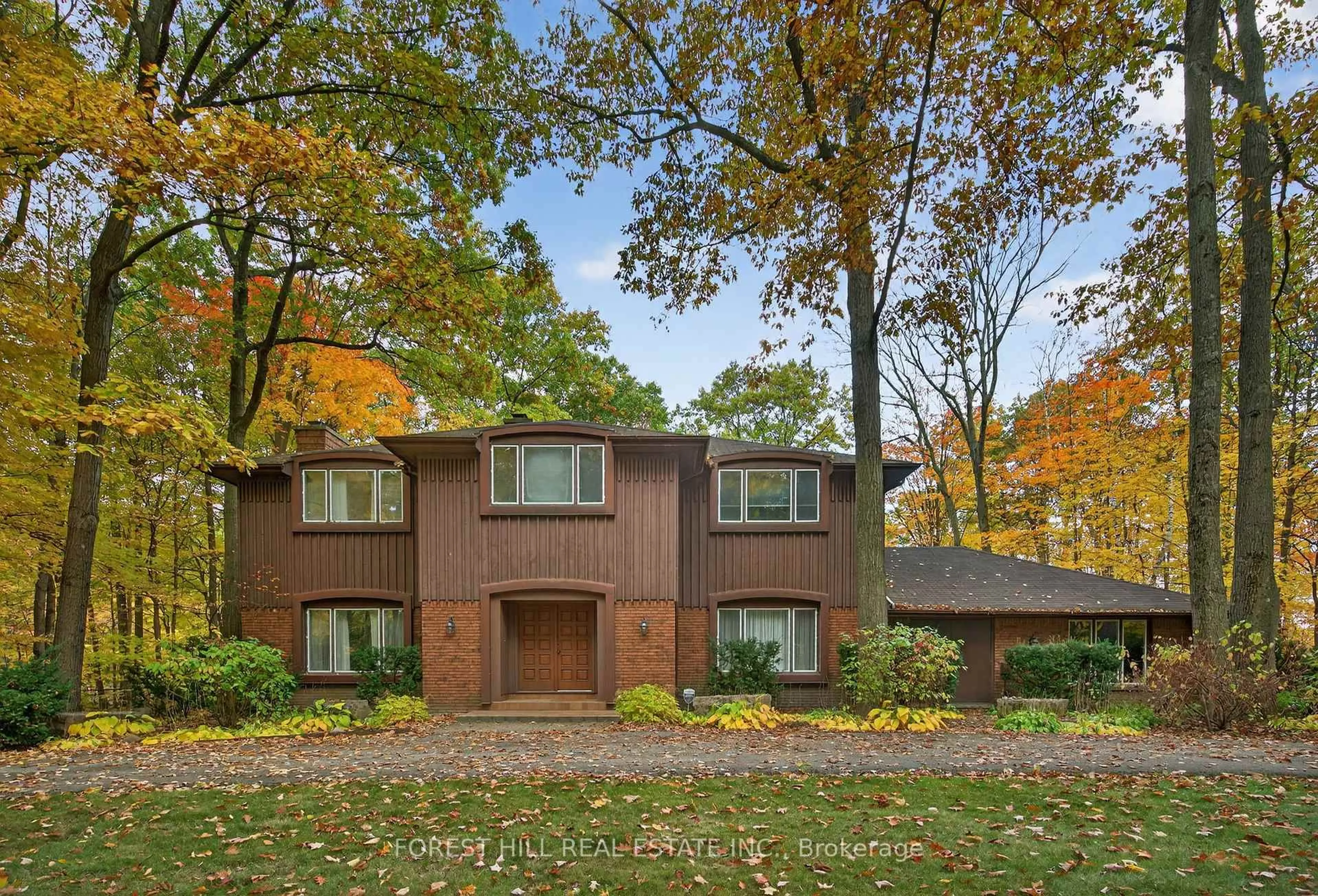 Home with brick exterior material, street for 124 Forest Ridge Rd, Richmond Hill Ontario L4E 3L8