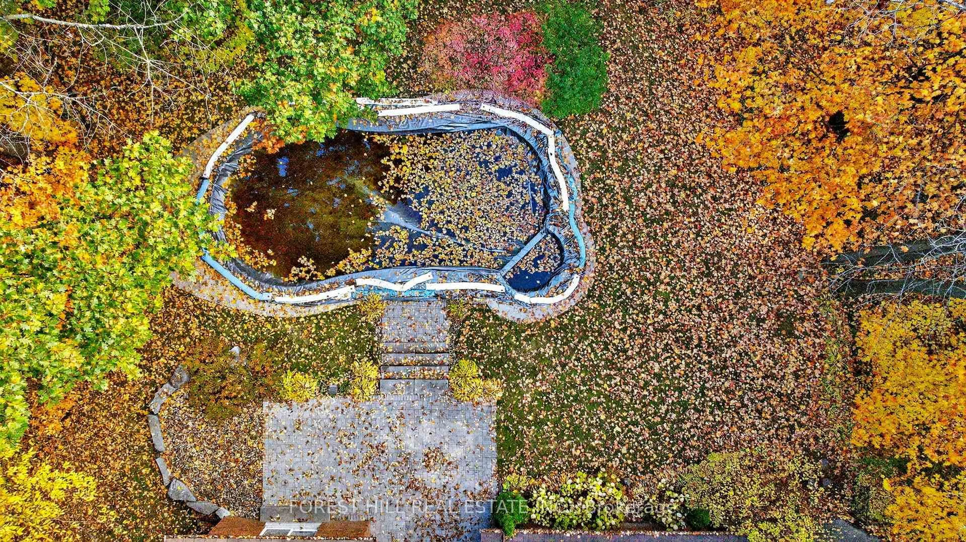 A pic from outside/outdoor area/front of a property/back of a property/a pic from drone, unknown for 124 Forest Ridge Rd, Richmond Hill Ontario L4E 3L8