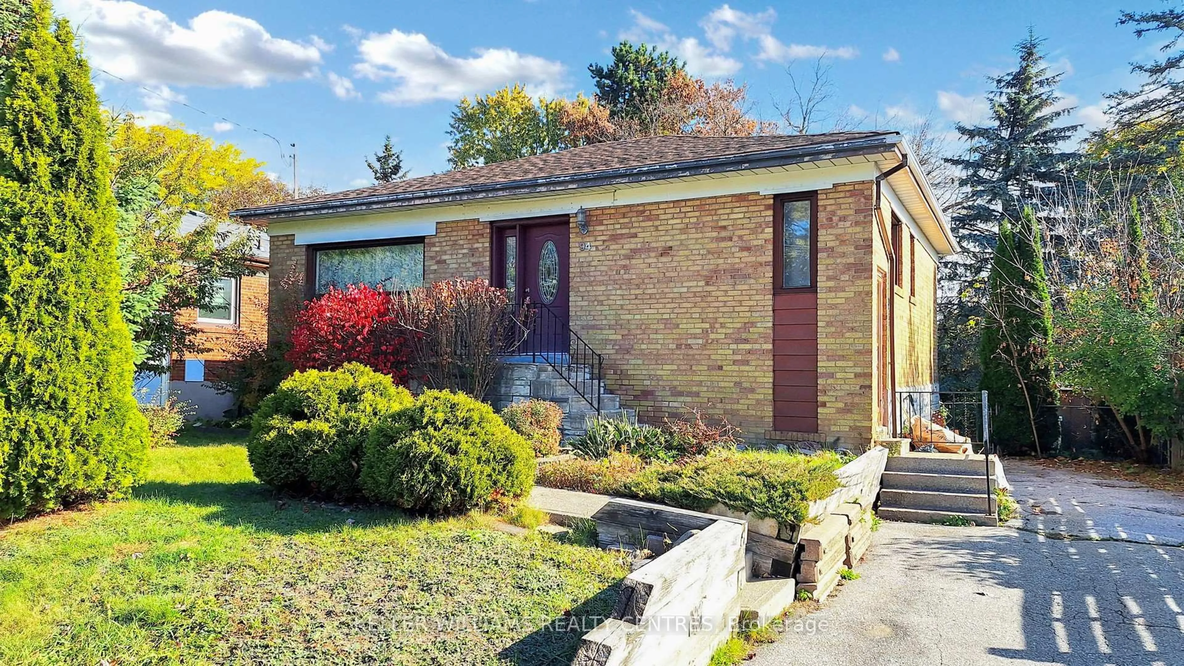 Home with brick exterior material, street for 94 Queen St, Newmarket Ontario L3Y 2E8