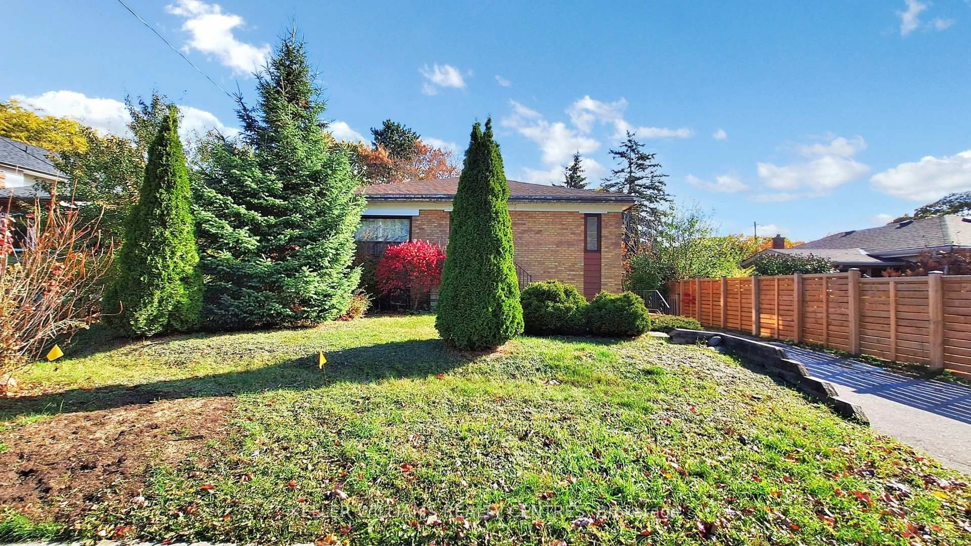 Unknown for 94 Queen St, Newmarket Ontario L3Y 2E8