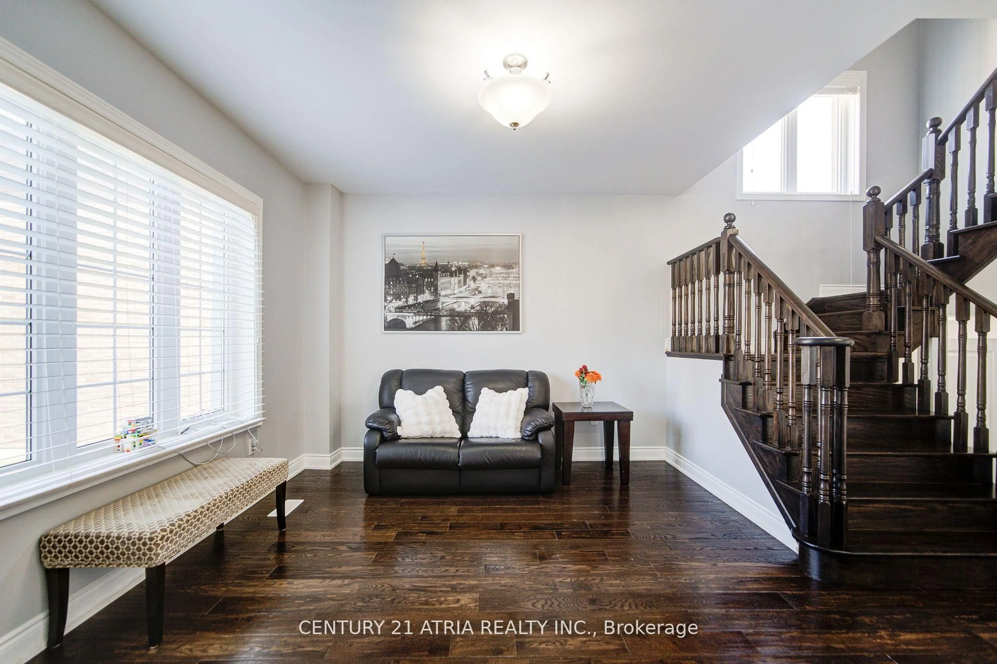 Indoor entryway for 10 Gladys Rolling Ave, East Gwillimbury Ontario L0G 1M0