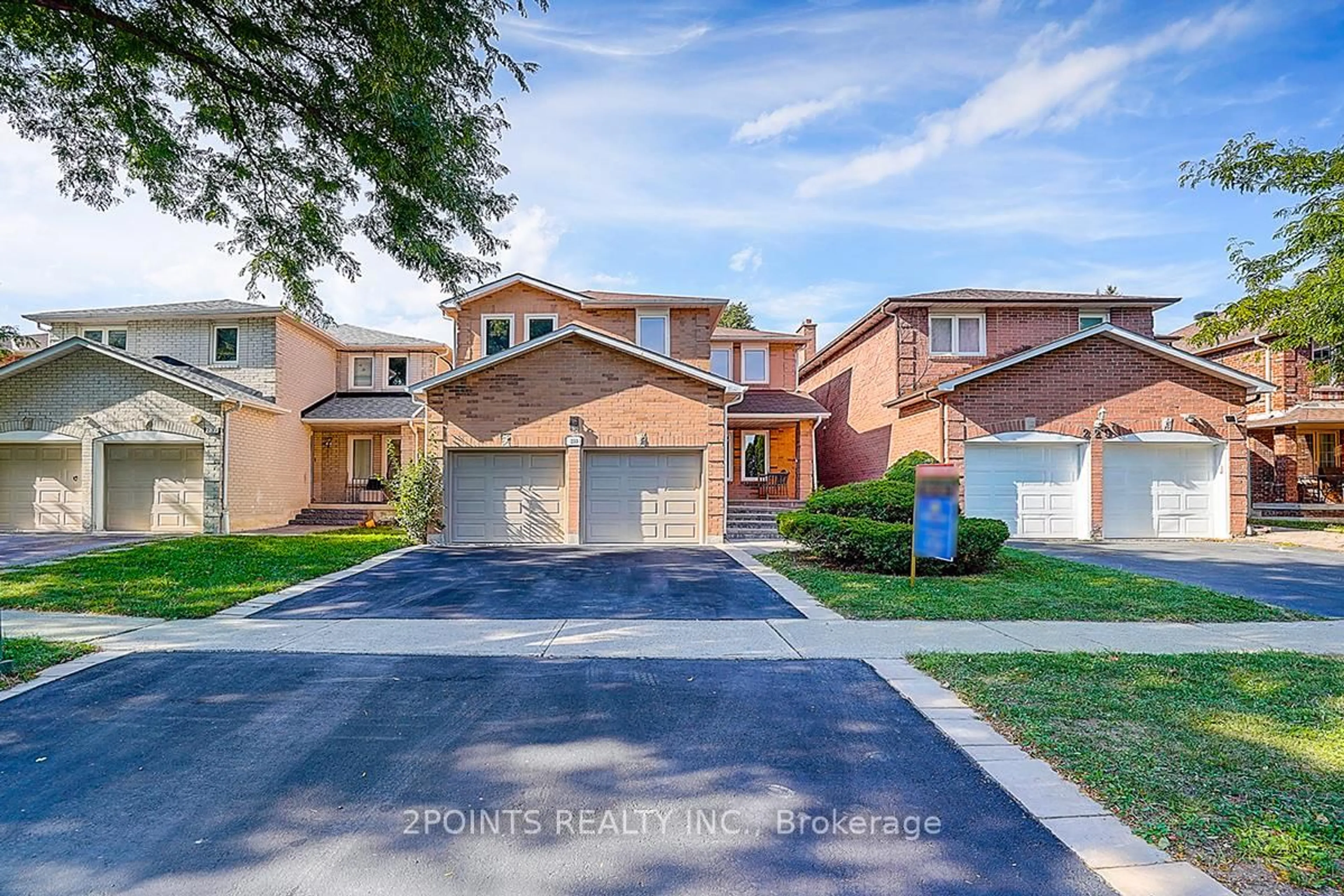 A pic from outside/outdoor area/front of a property/back of a property/a pic from drone, street for 233 Brickstone Circ, Vaughan Ontario L4J 6L2
