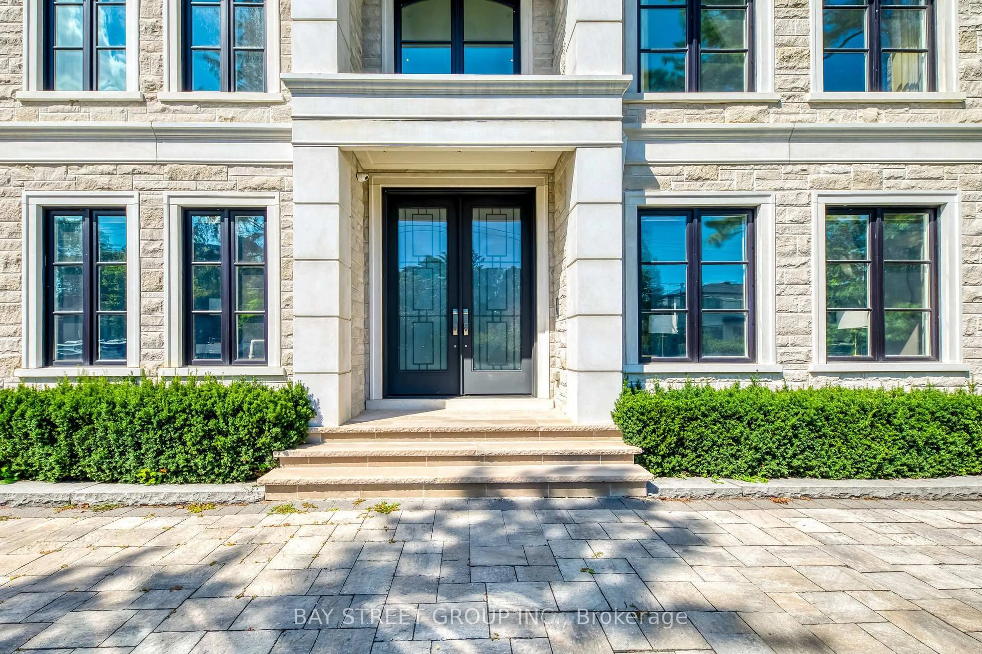 Indoor entryway for 38 Kirk Dr, Markham Ontario L3T 3L1