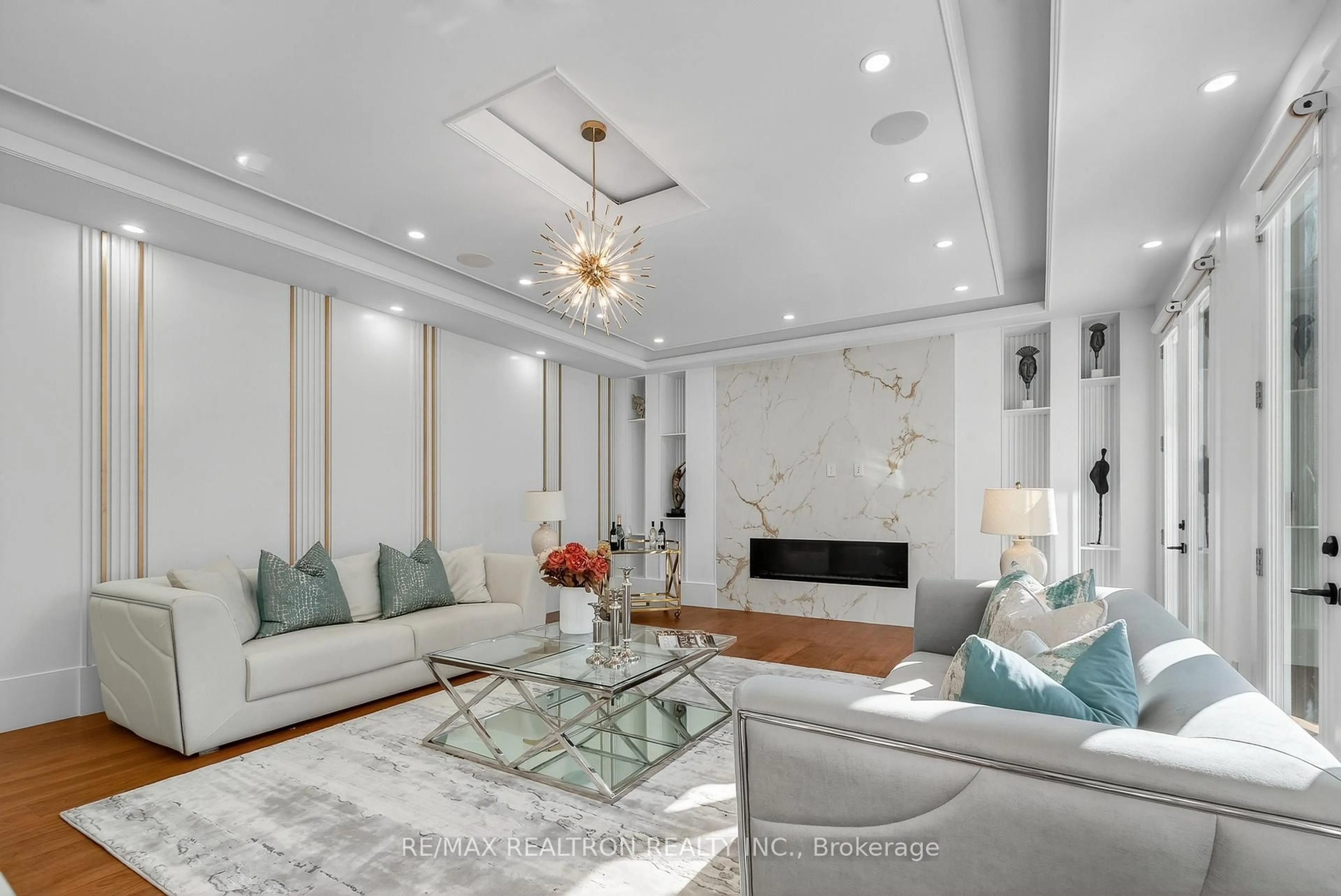 Living room with furniture, unknown for 30 Banner Lane, King Ontario L7B 1K2