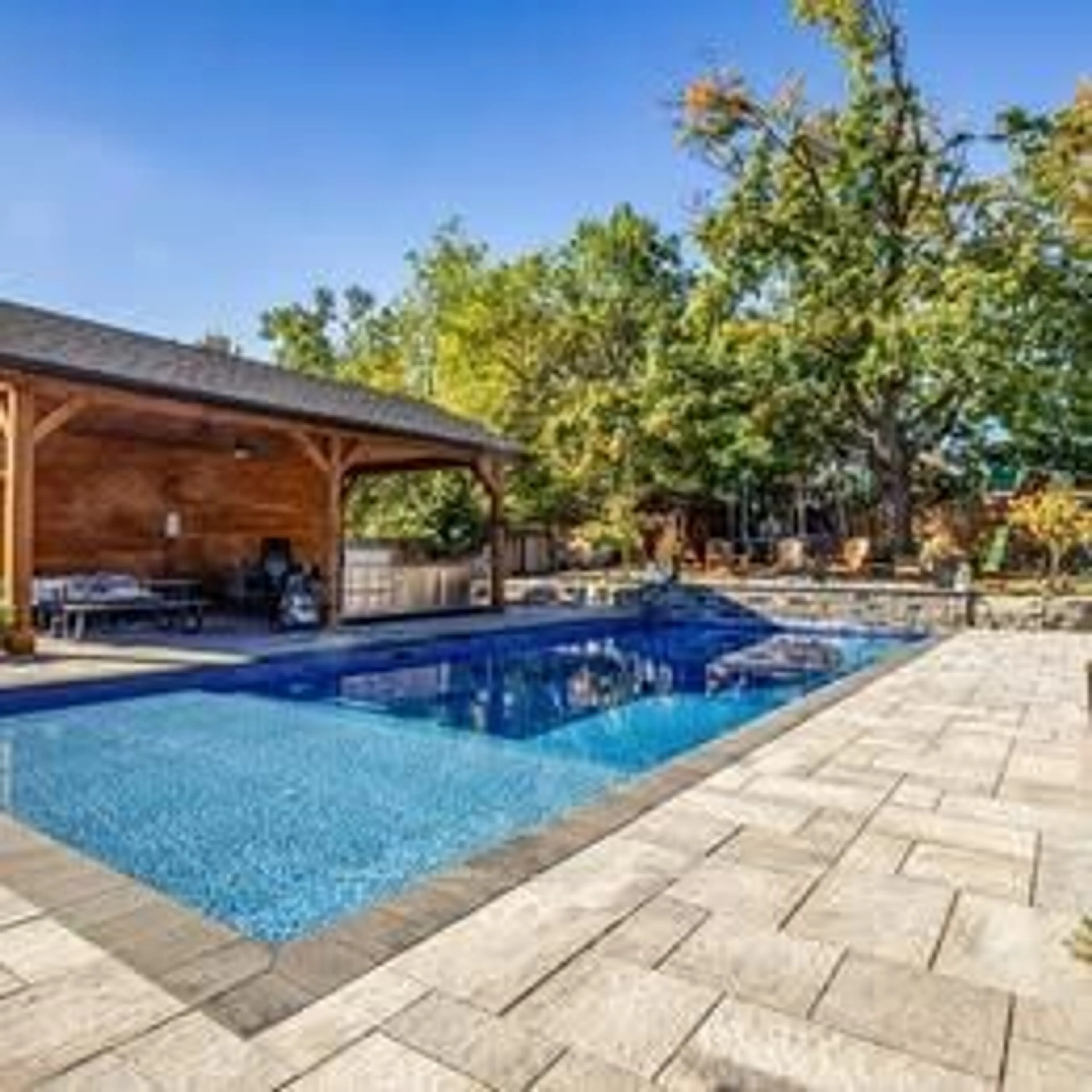 Pool for 276 Sunnybrae Ave, Innisfil Ontario L9S 1E5