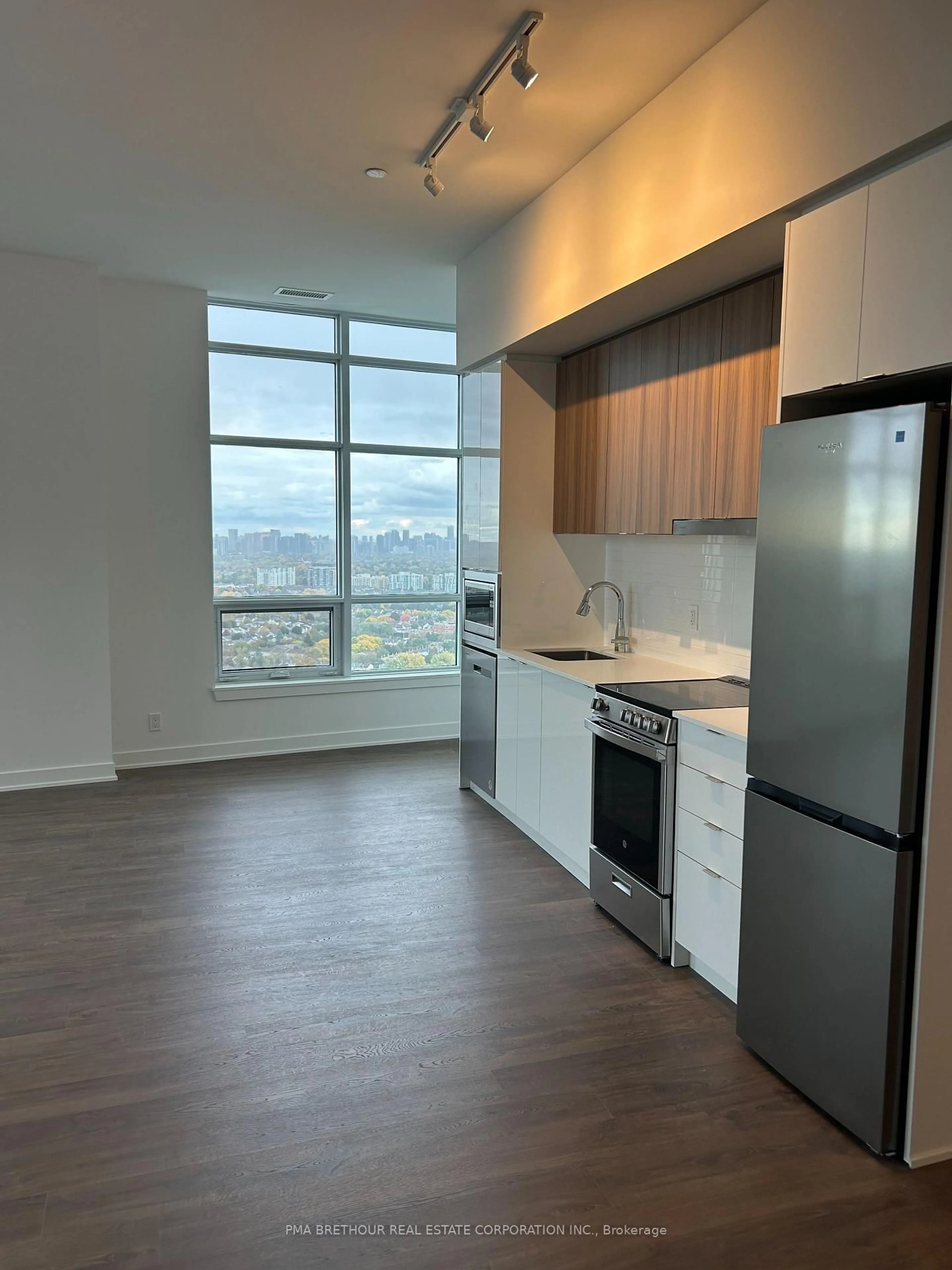 Unknown for 50 Upper Mall Way #B-PH09, Vaughan Ontario L4J 4P8