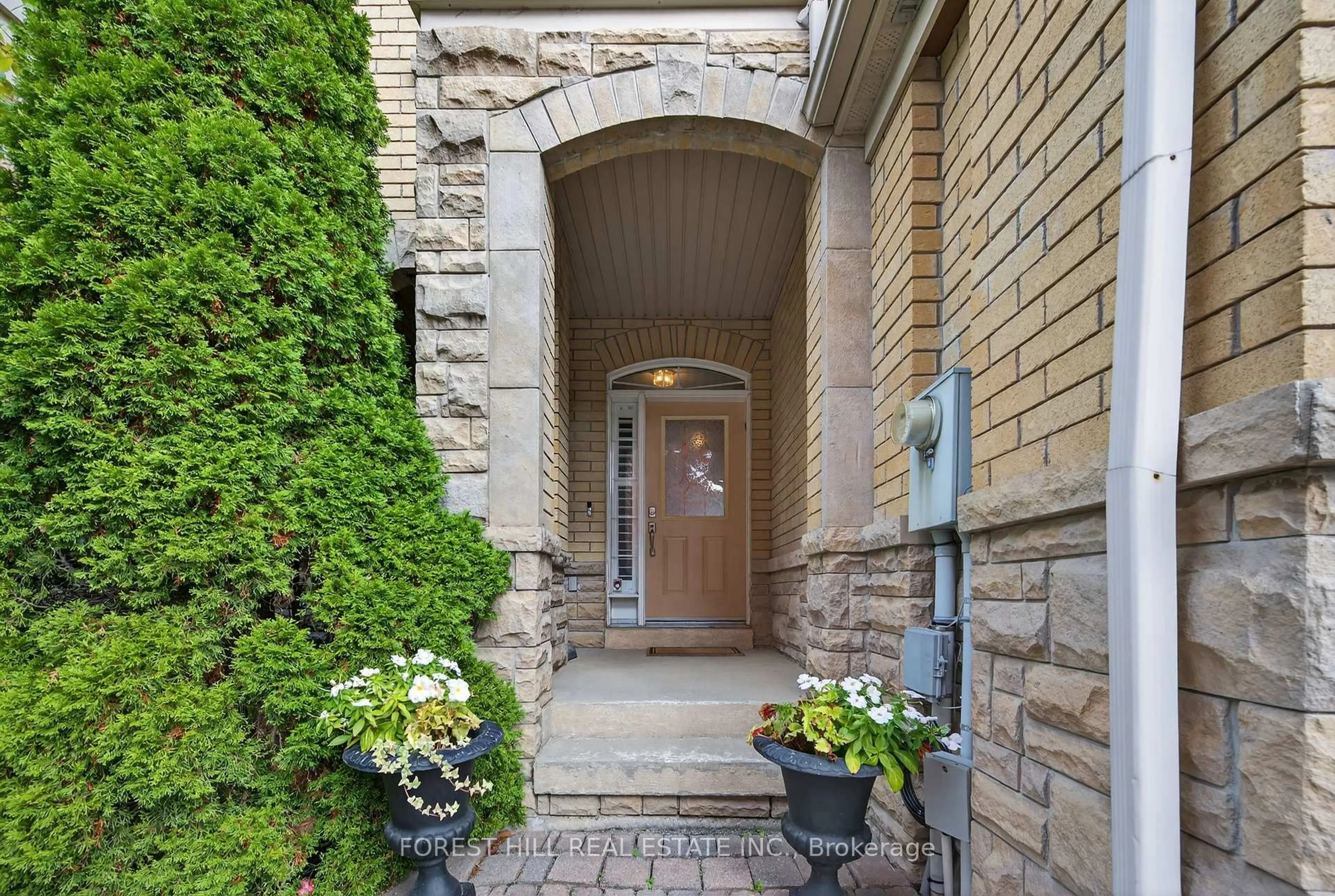Indoor entryway for 8 Mosswood Rd, Vaughan Ontario L4J 9C6