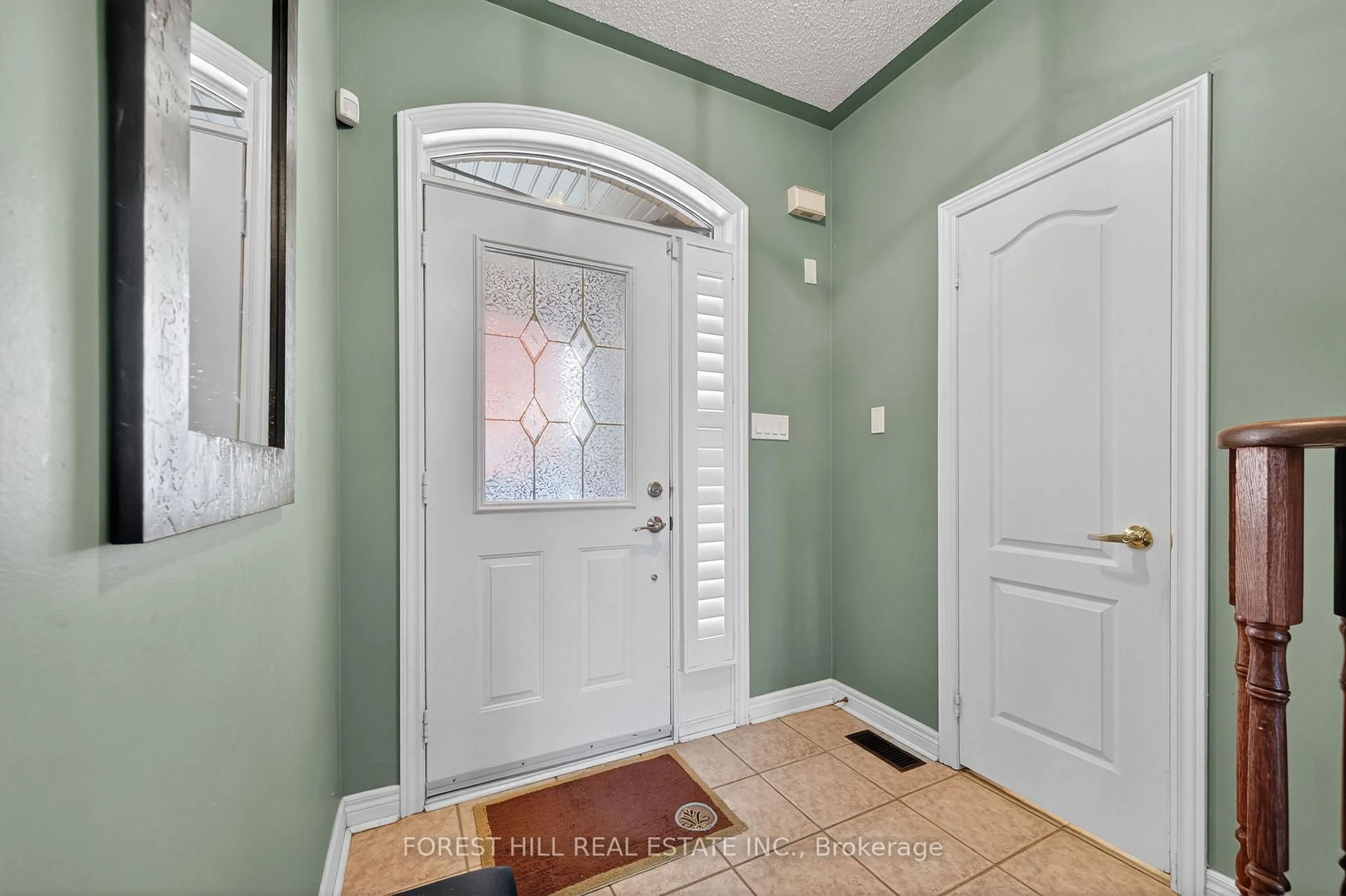 Indoor entryway for 8 Mosswood Rd, Vaughan Ontario L4J 9C6