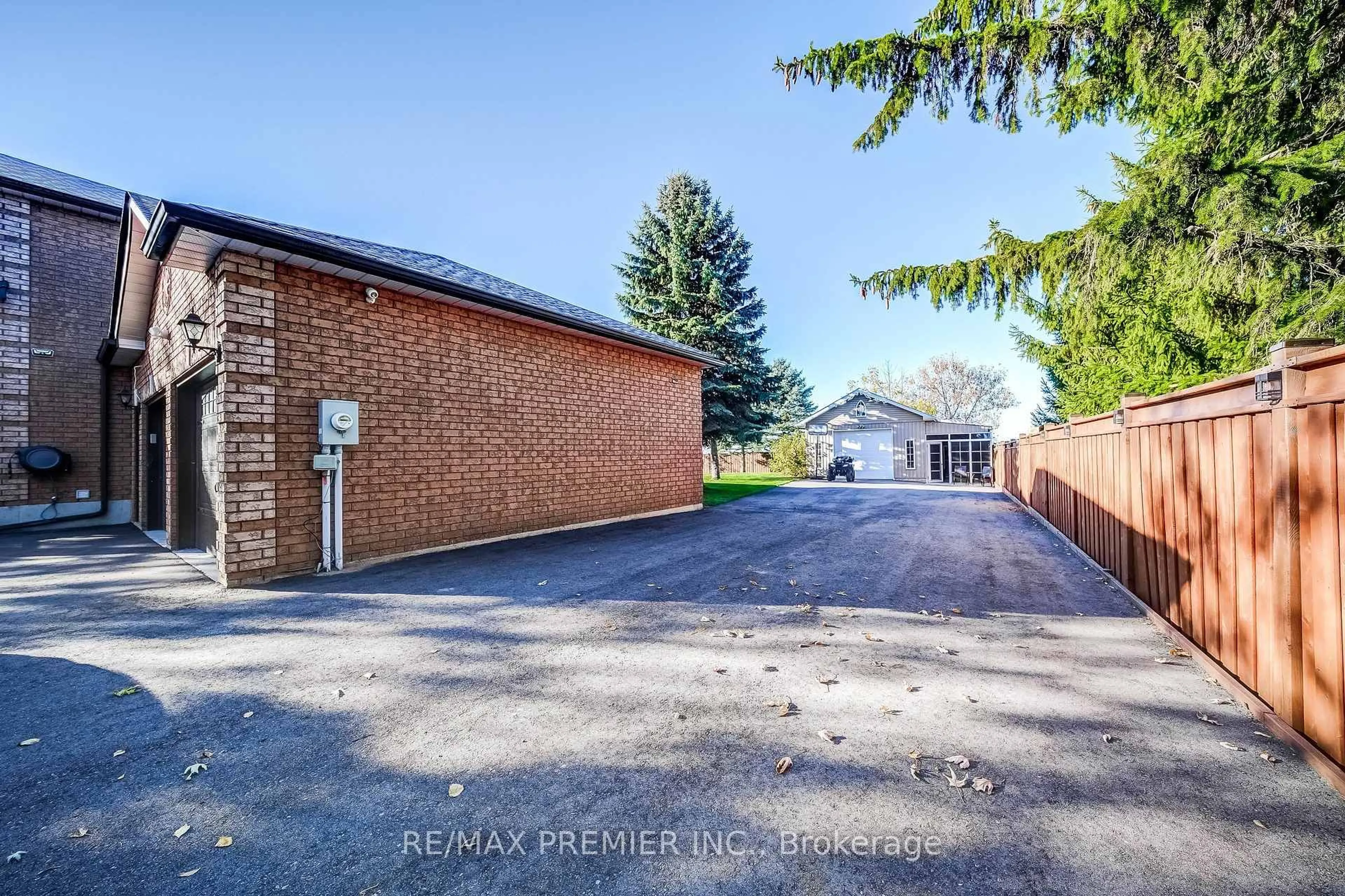 A pic from outside/outdoor area/front of a property/back of a property/a pic from drone, street for 6548 10th Line, Essa Ontario L0L 2N0