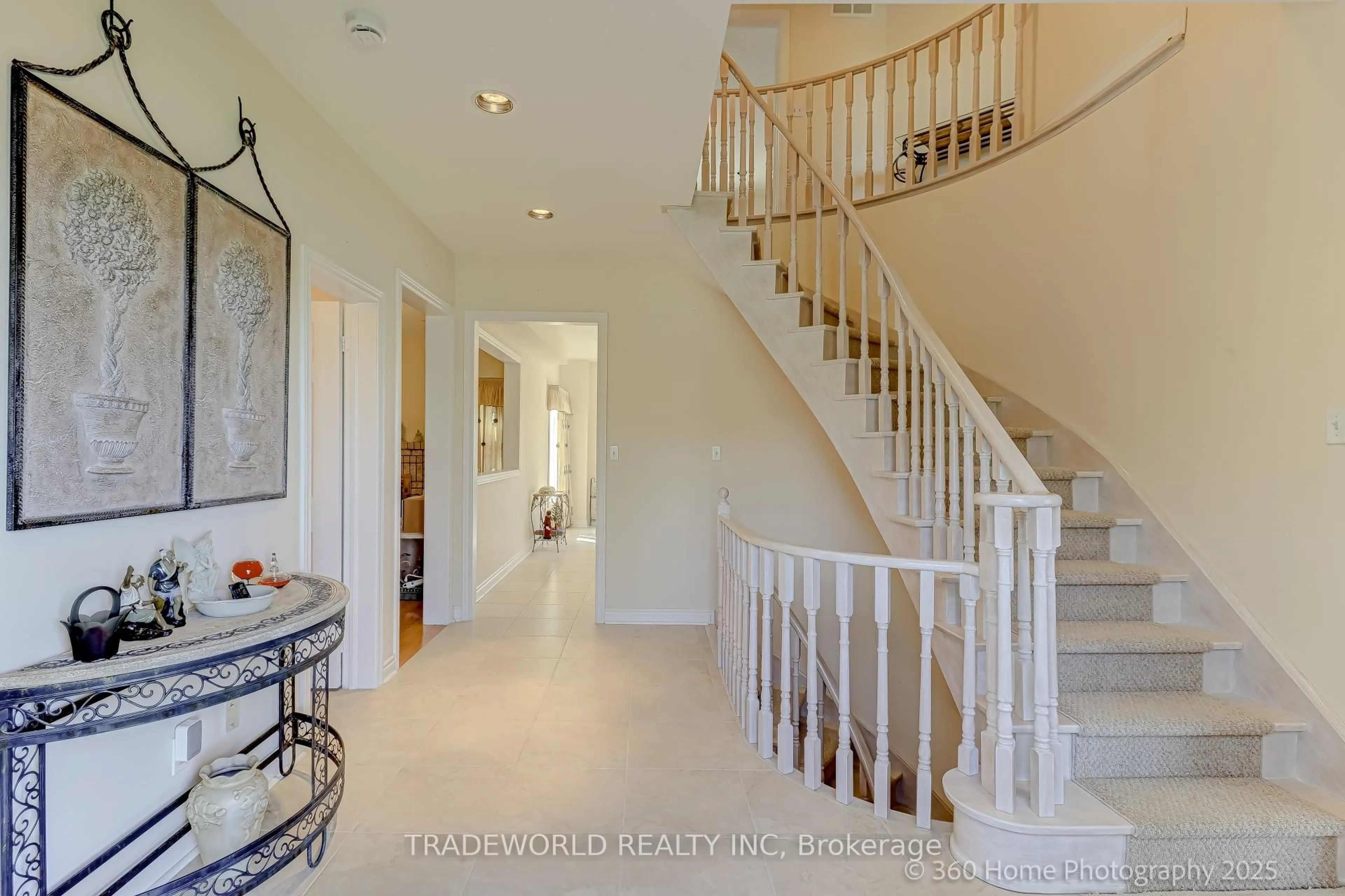 Indoor foyer for 80 Eyer Dr, Markham Ontario L6C 1S3