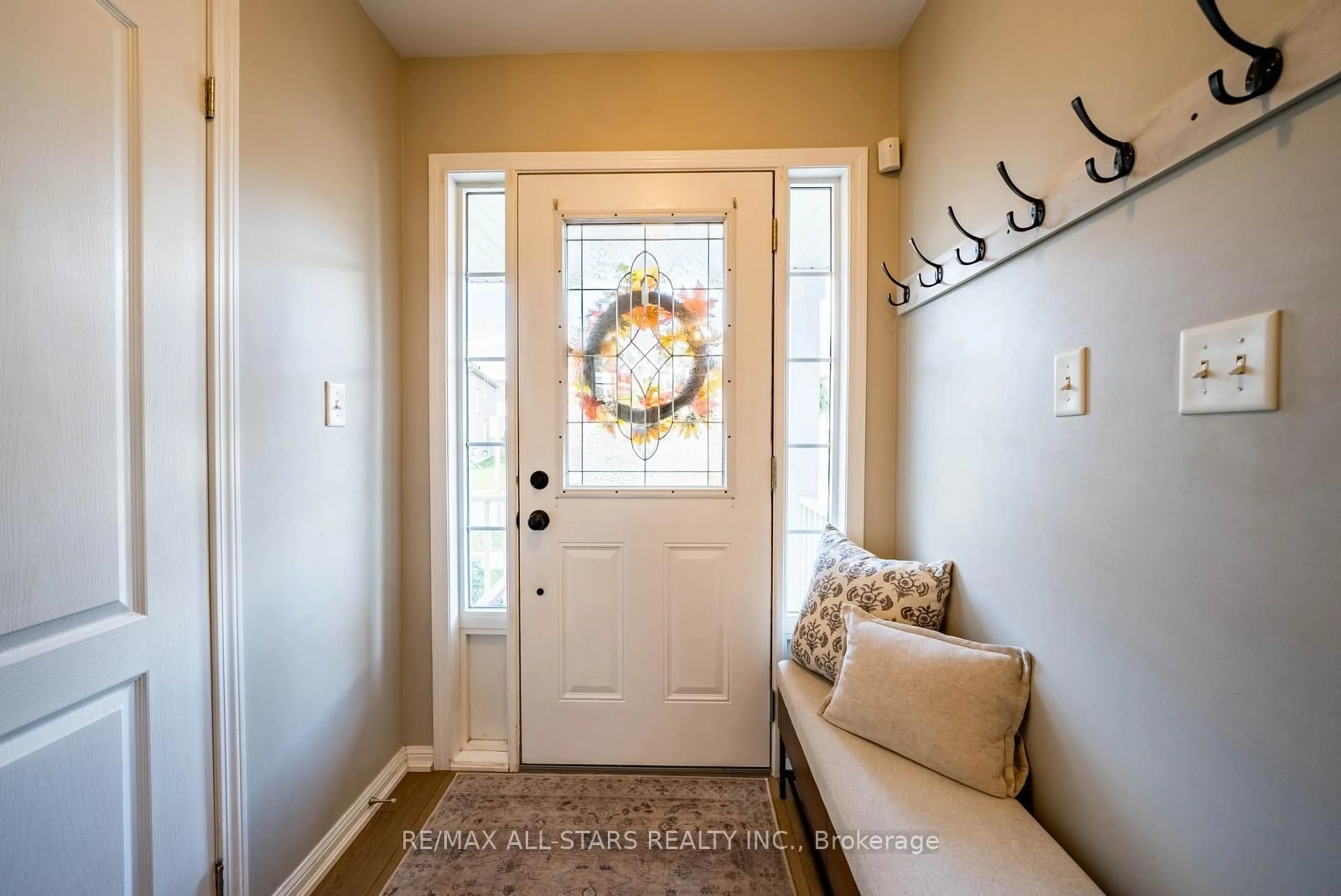 Indoor entryway for 177 Dougherty Cres, Whitchurch-Stouffville Ontario L4A 0A6