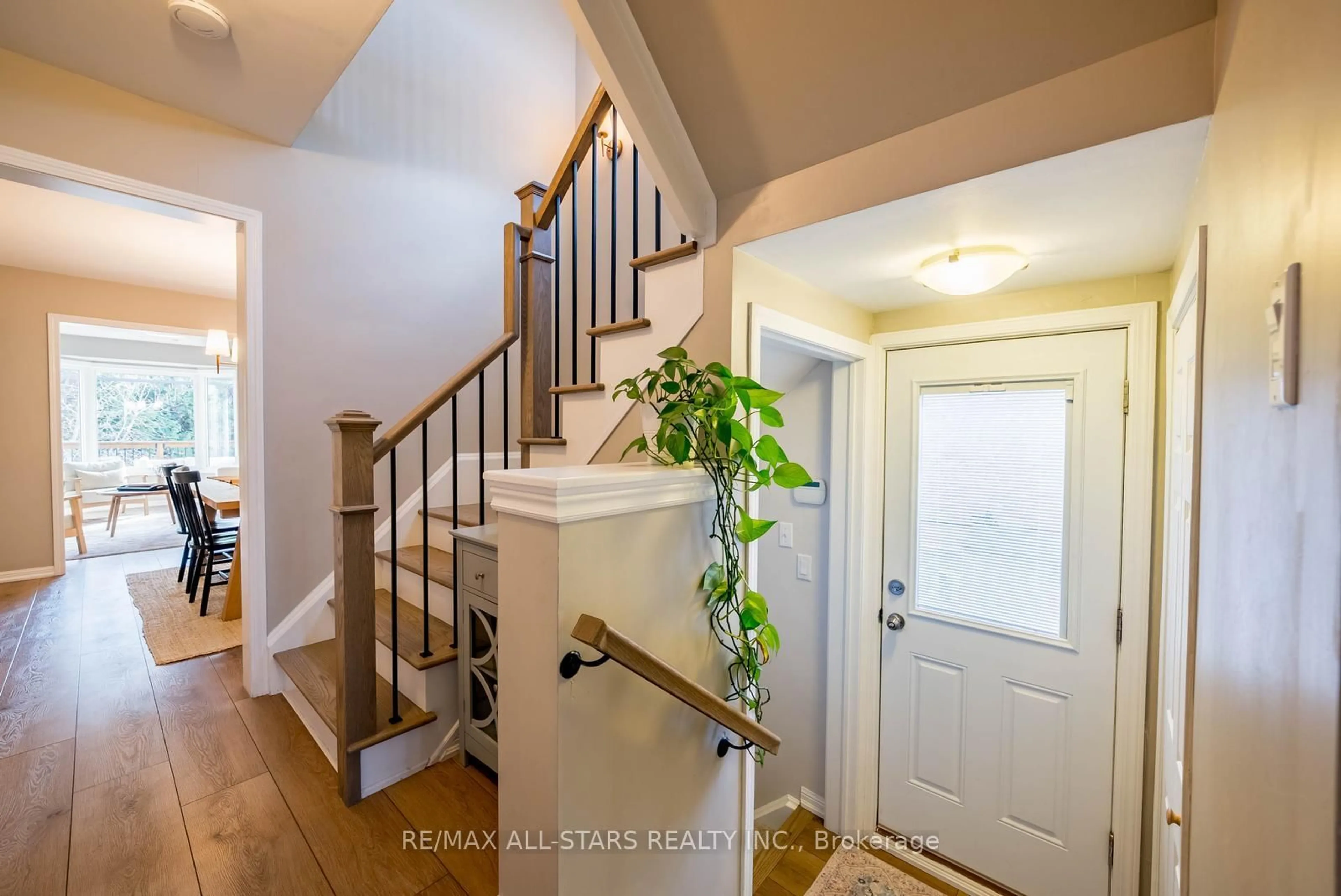 Indoor entryway for 177 Dougherty Cres, Whitchurch-Stouffville Ontario L4A 0A6