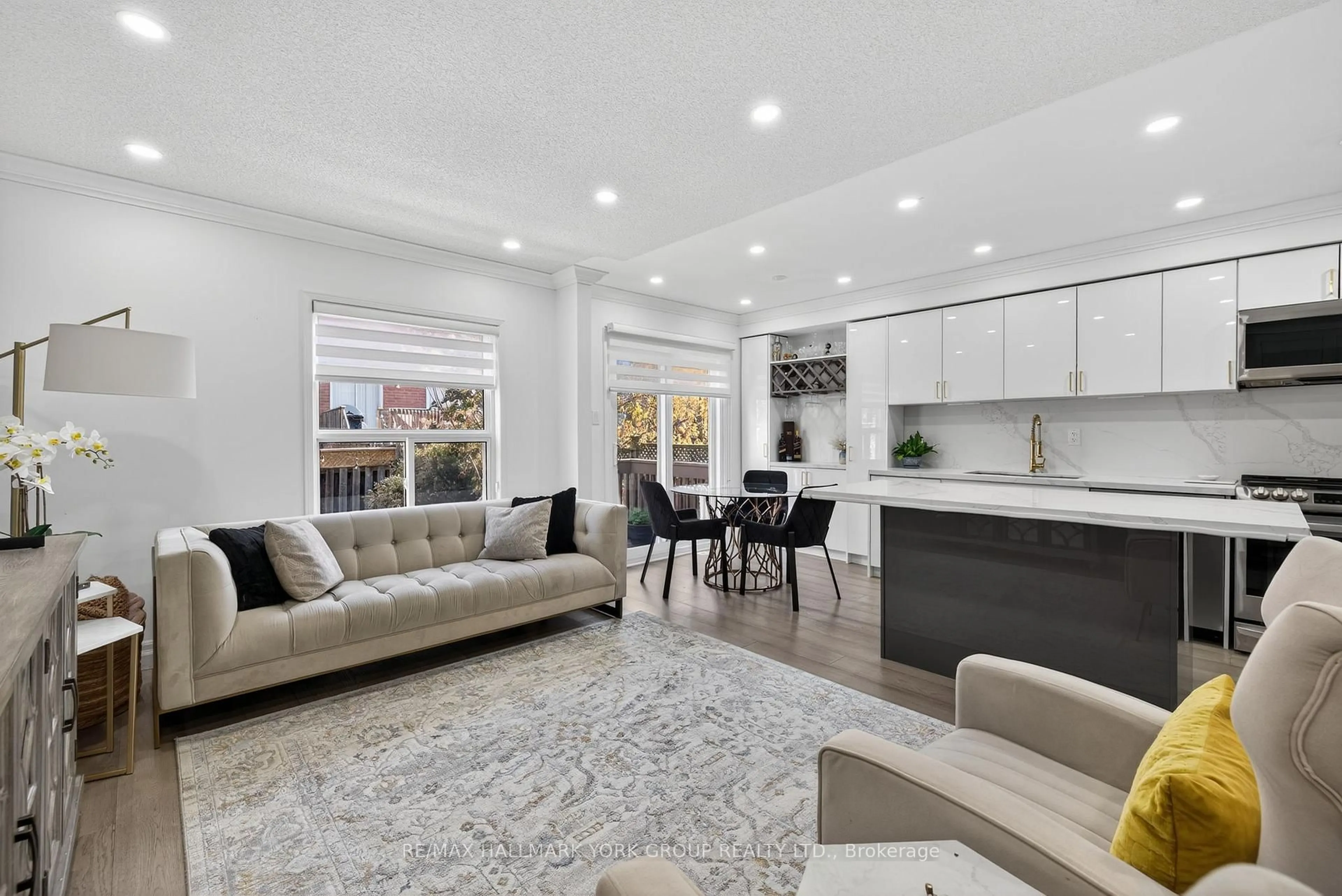 Open concept kitchen, ceramic/tile floor for 241 Coleridge Dr, Newmarket Ontario L3X 2T6