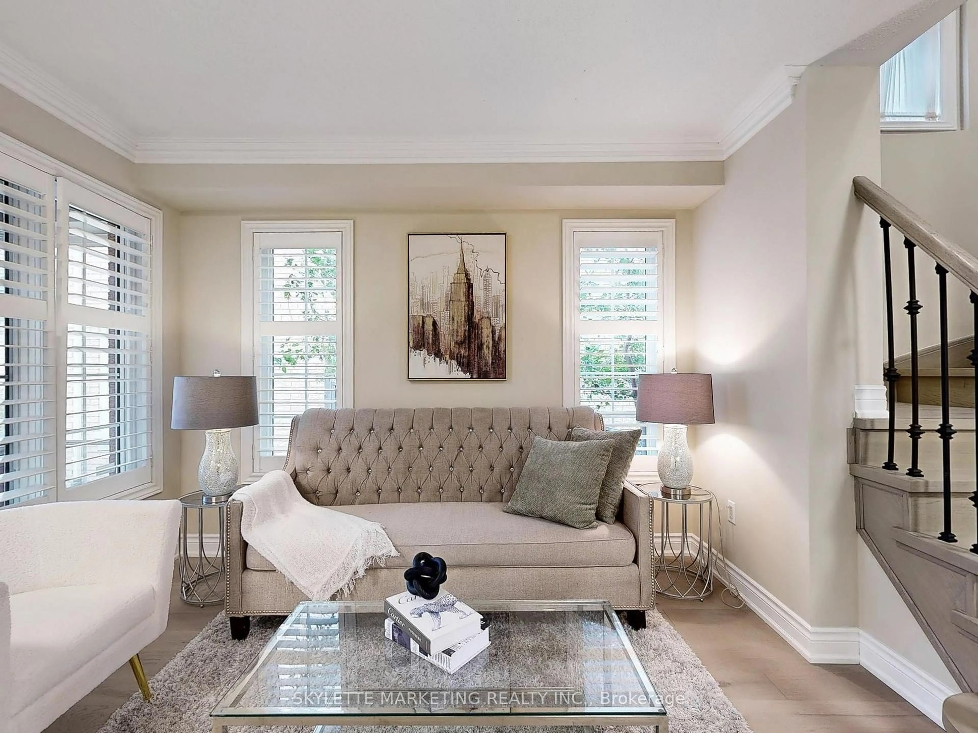 Living room with furniture, unknown for 28 Garland Cres, Richmond Hill Ontario L4S 1X1