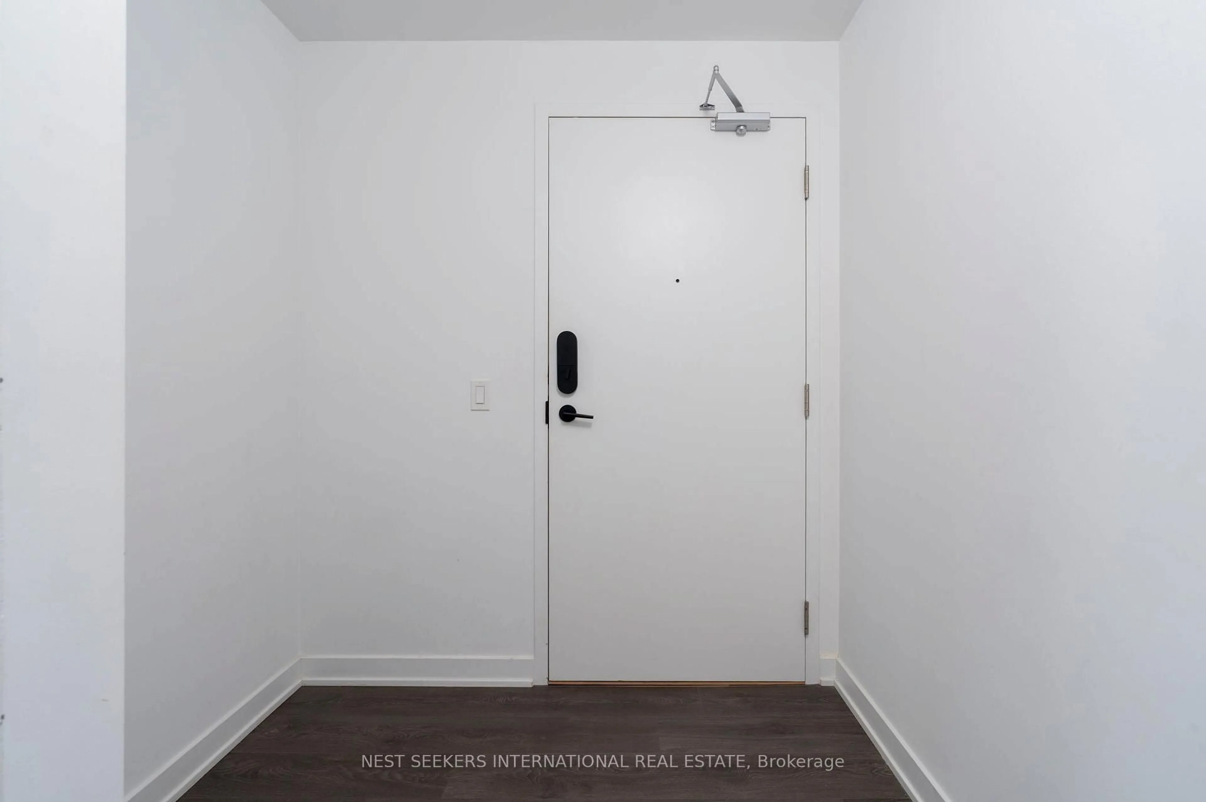 Indoor entryway for 85 Oneida Cres #303, Richmond Hill Ontario L4B 0H4