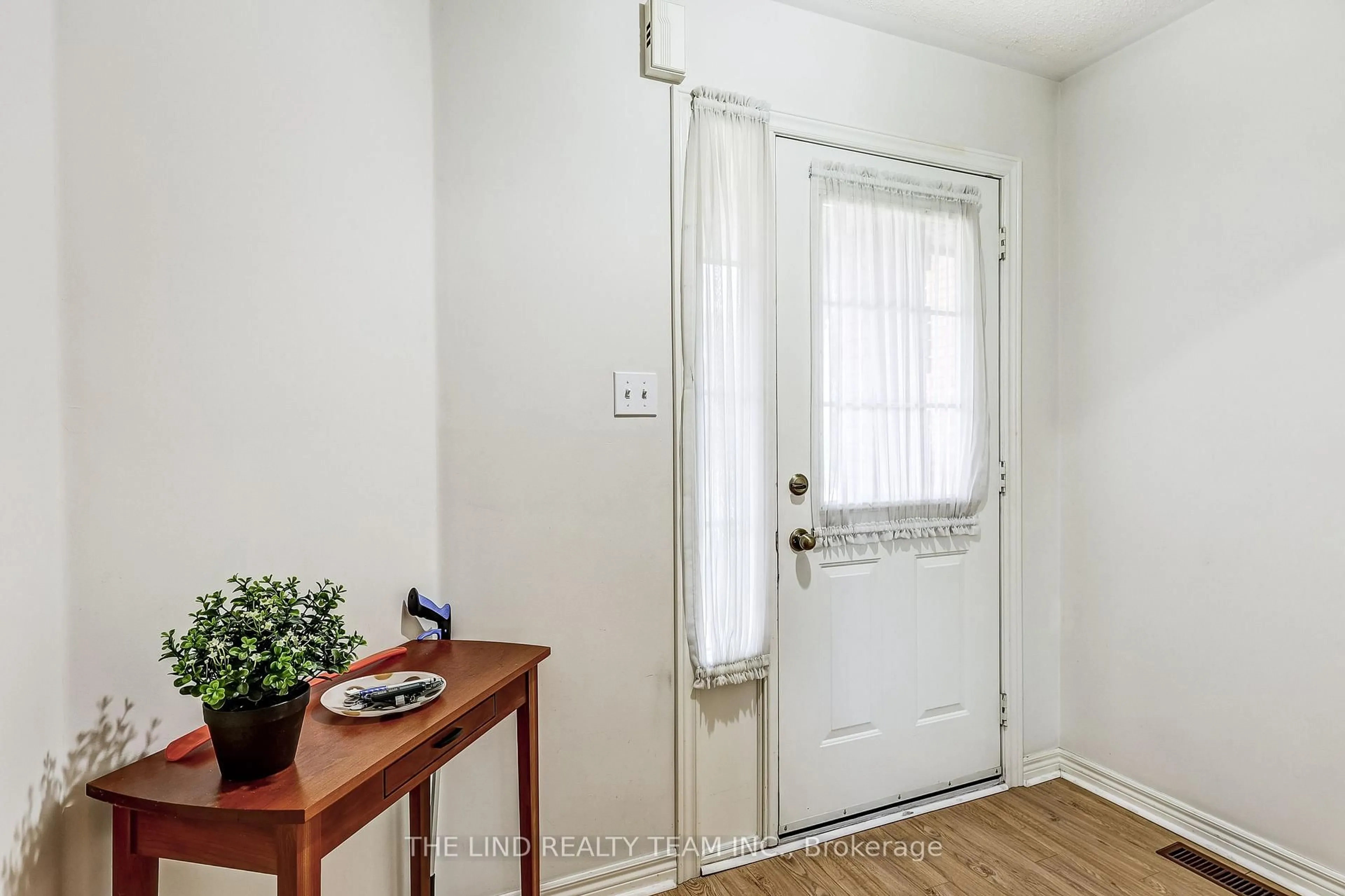 Indoor entryway for 20 Hawtin Lane, Aurora Ontario L4G 7L4