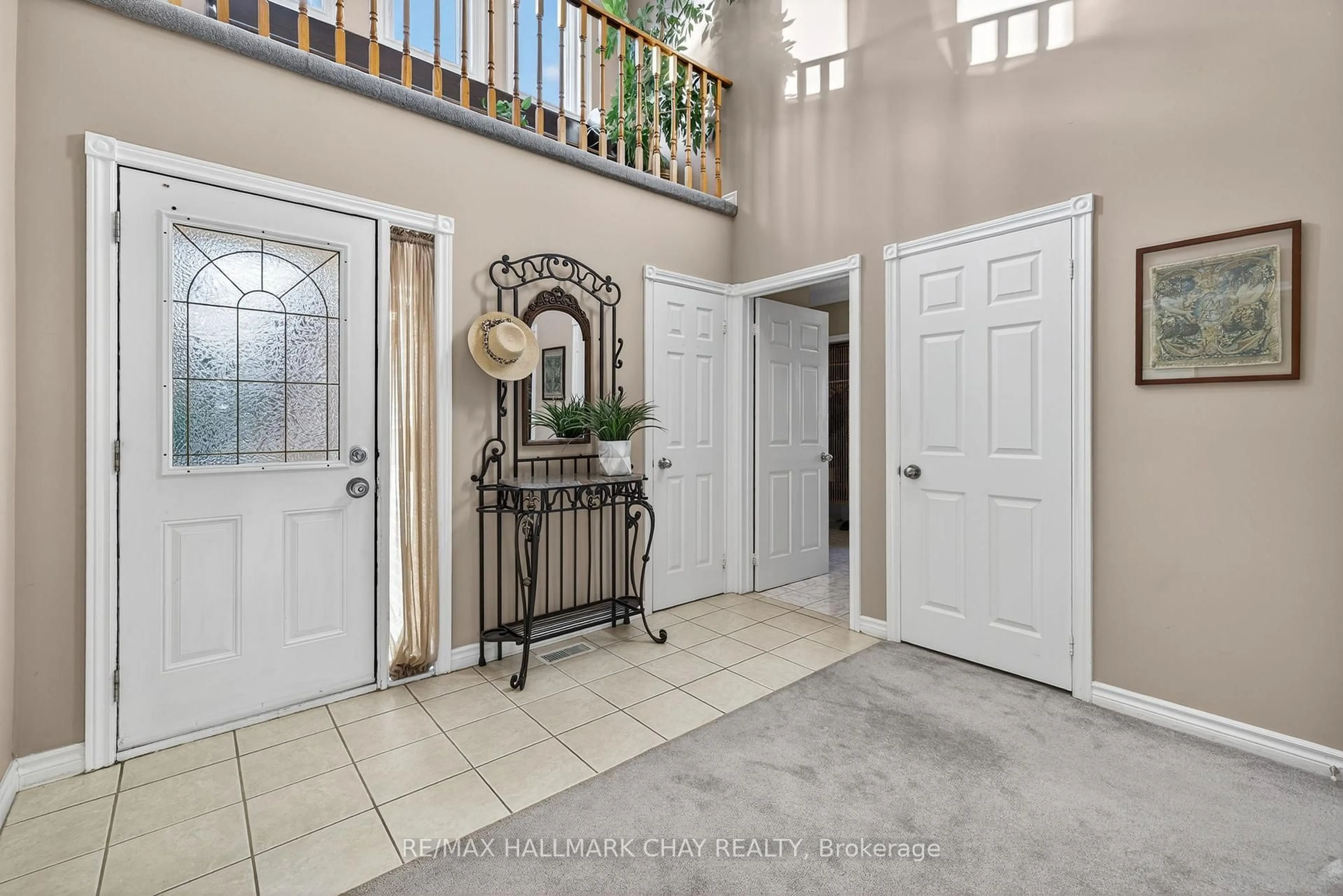 Indoor entryway for 235 Elman Cres, Newmarket Ontario L3Y 7X5