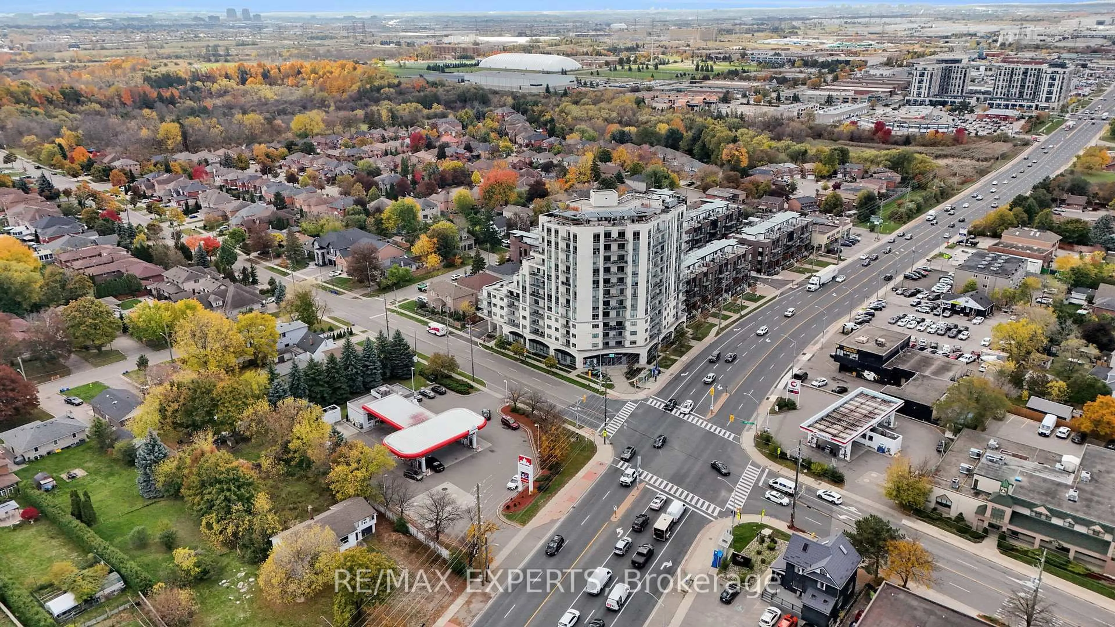 A pic from outside/outdoor area/front of a property/back of a property/a pic from drone, city buildings view from balcony for 7730 Kipling Ave #205, Vaughan Ontario L4L 1Y9