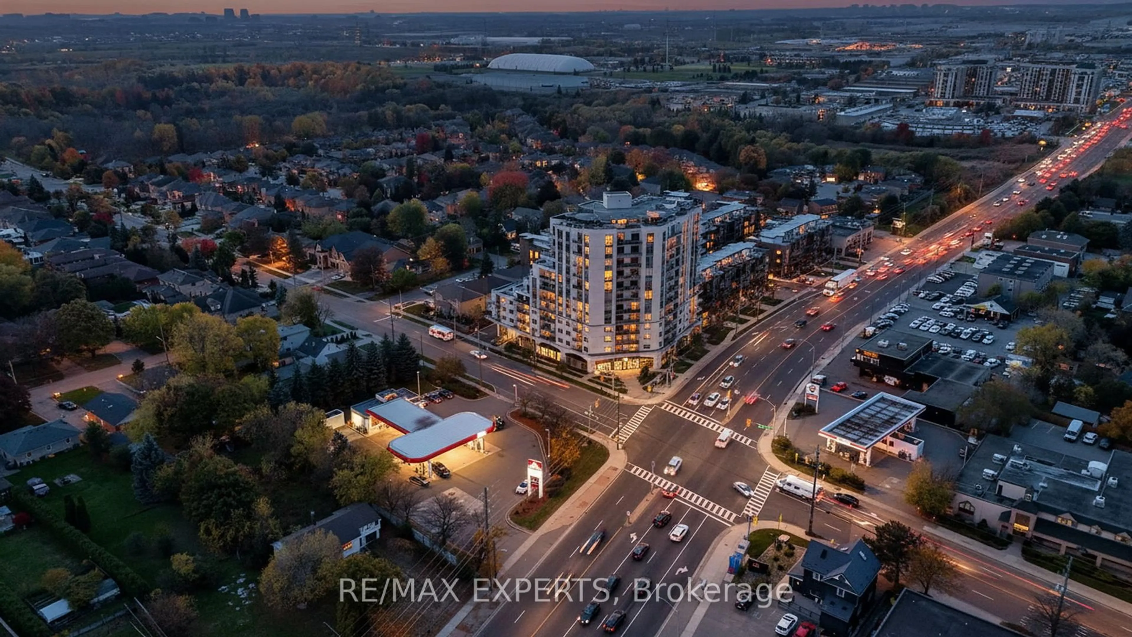 A pic from outside/outdoor area/front of a property/back of a property/a pic from drone, unknown for 7730 Kipling Ave #205, Vaughan Ontario L4L 1Y9