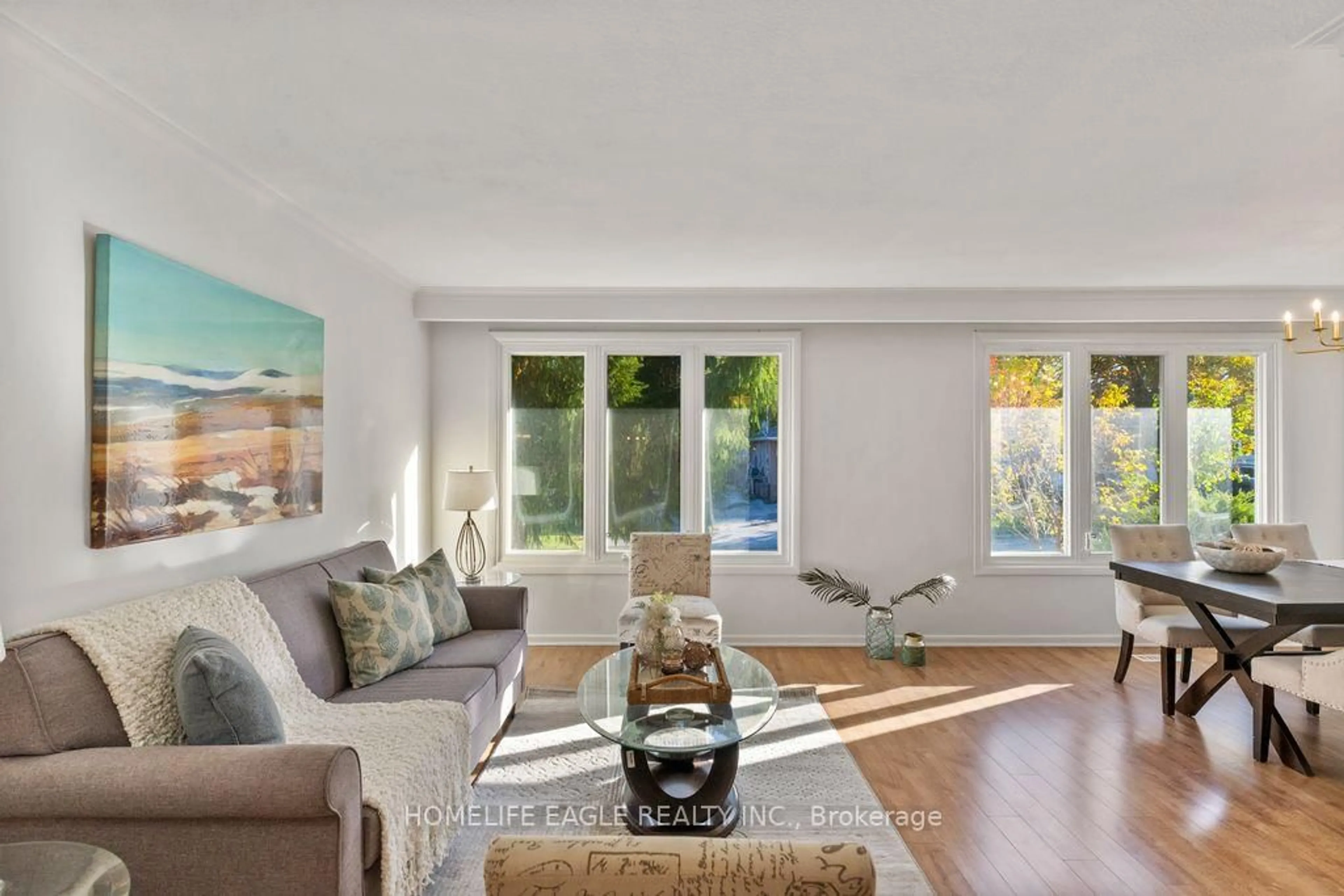 Living room with furniture, unknown for 223 Cherrywood Dr, Newmarket Ontario L3Y 2Y1