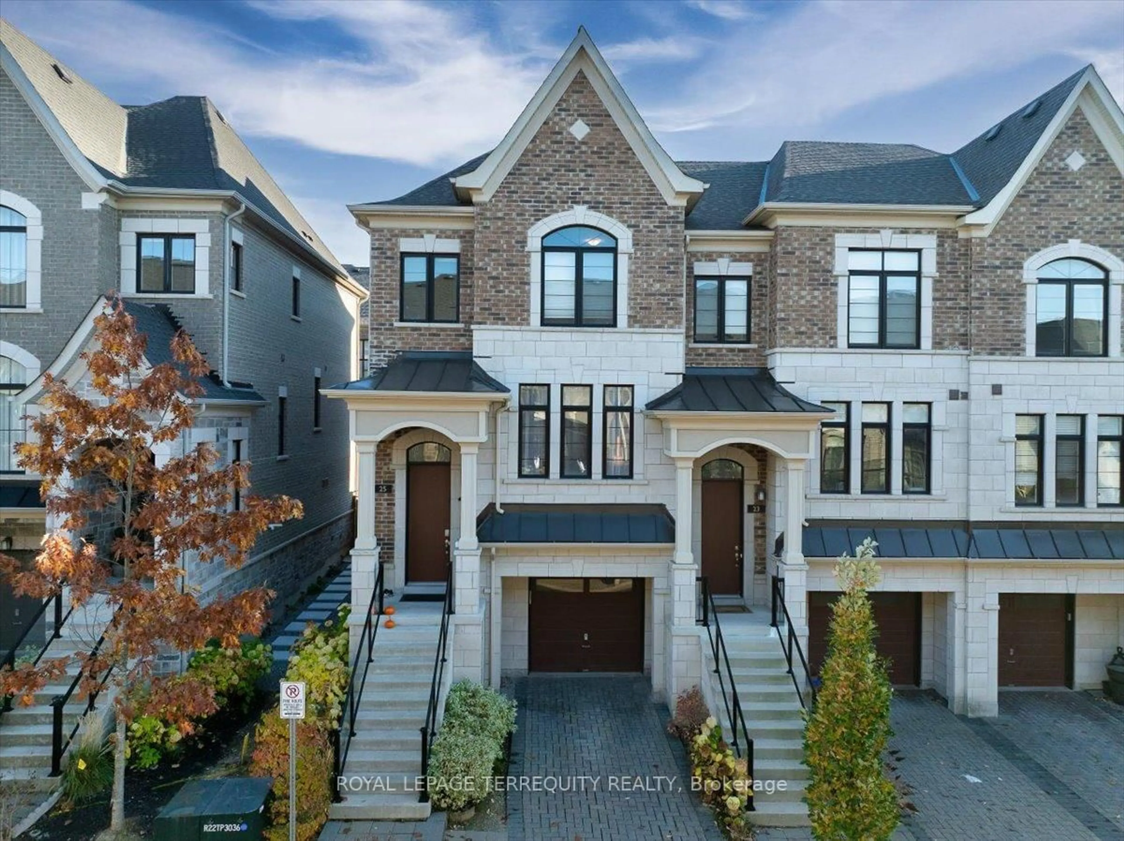 Home with brick exterior material, street for 25 Nardini Lane, Richmond Hill Ontario L4C 0Z9