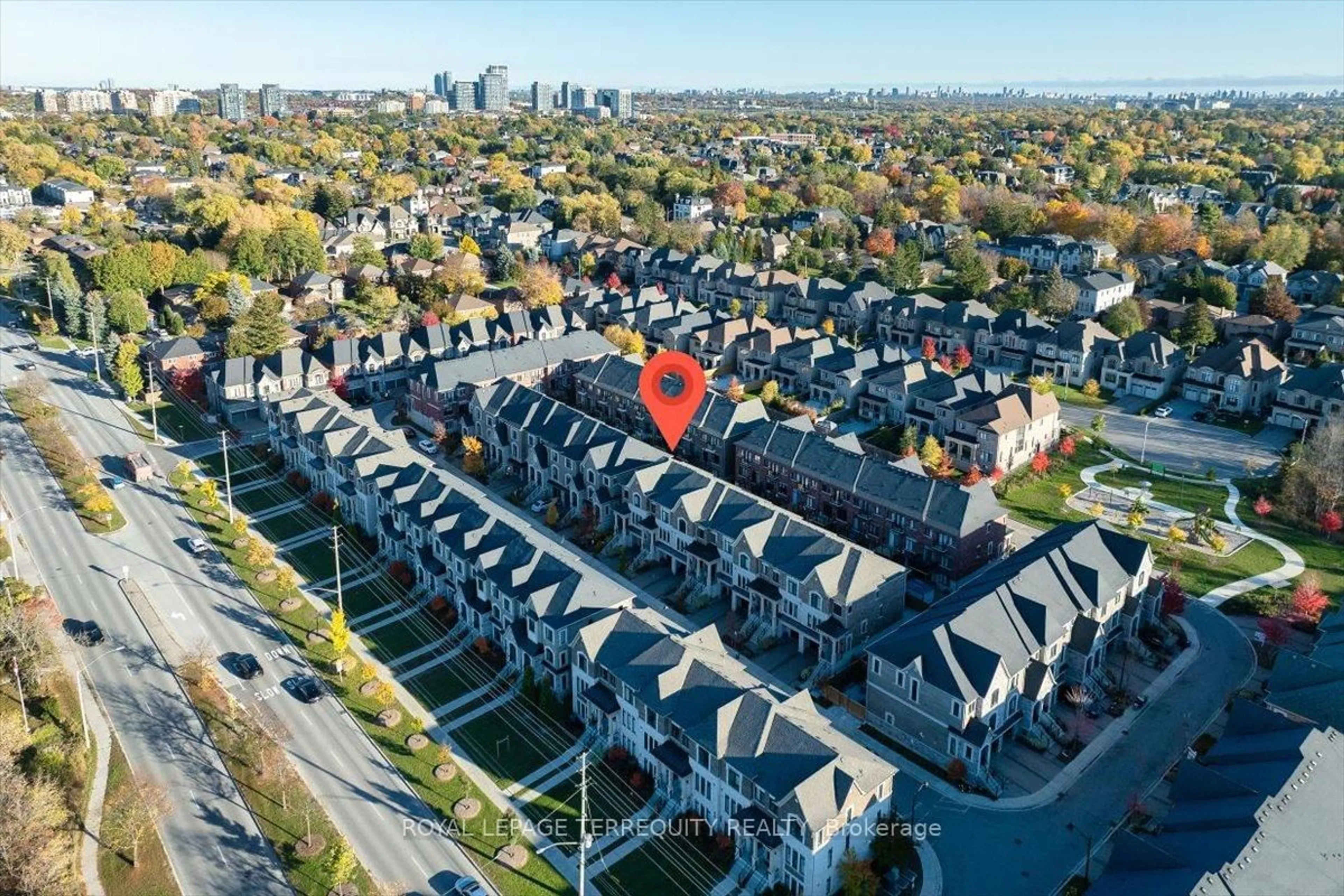 A pic from outside/outdoor area/front of a property/back of a property/a pic from drone, unknown for 25 Nardini Lane, Richmond Hill Ontario L4C 0Z9