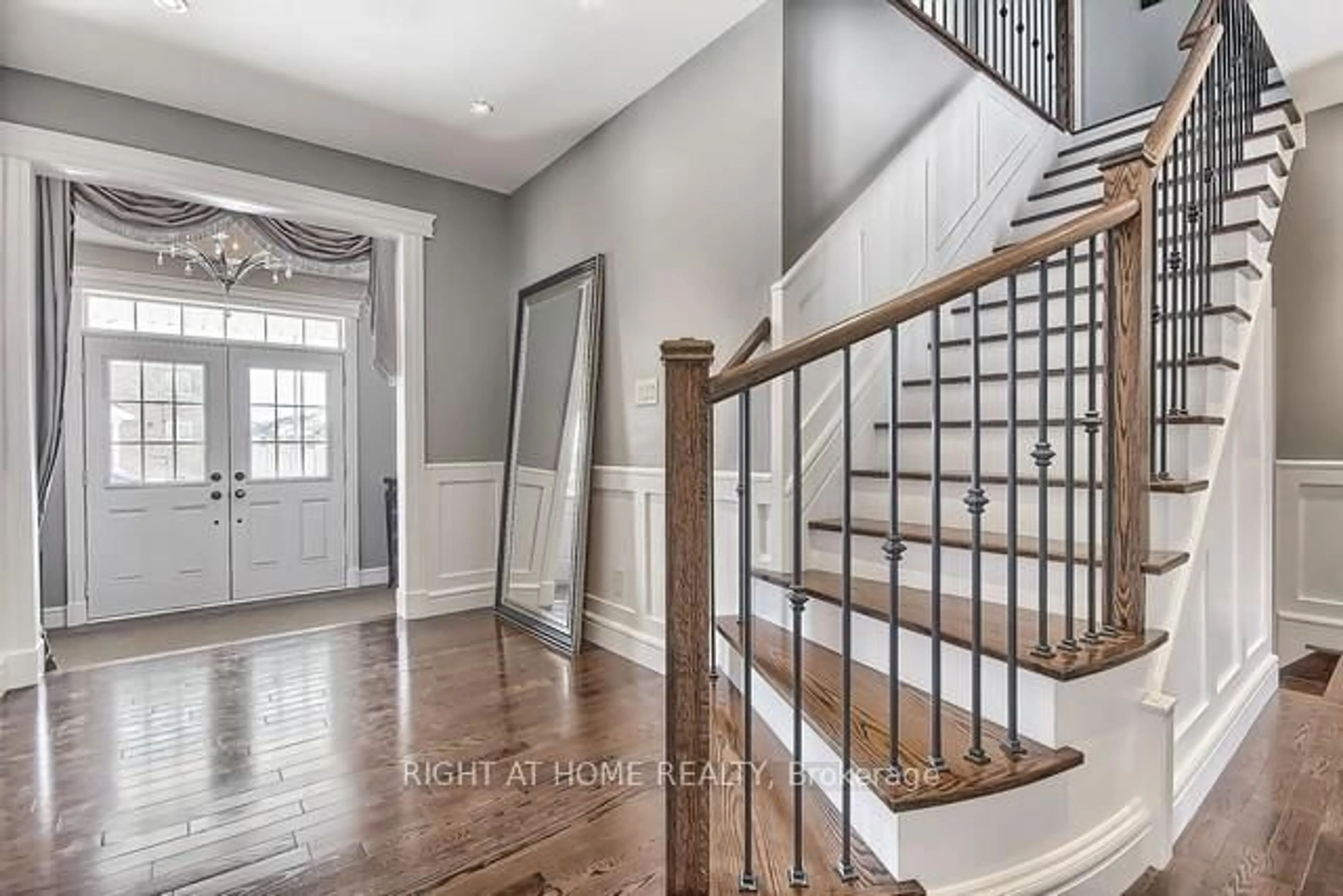 Indoor entryway for 154 Peter Rupert Ave, Vaughan Ontario L6A 0Y5