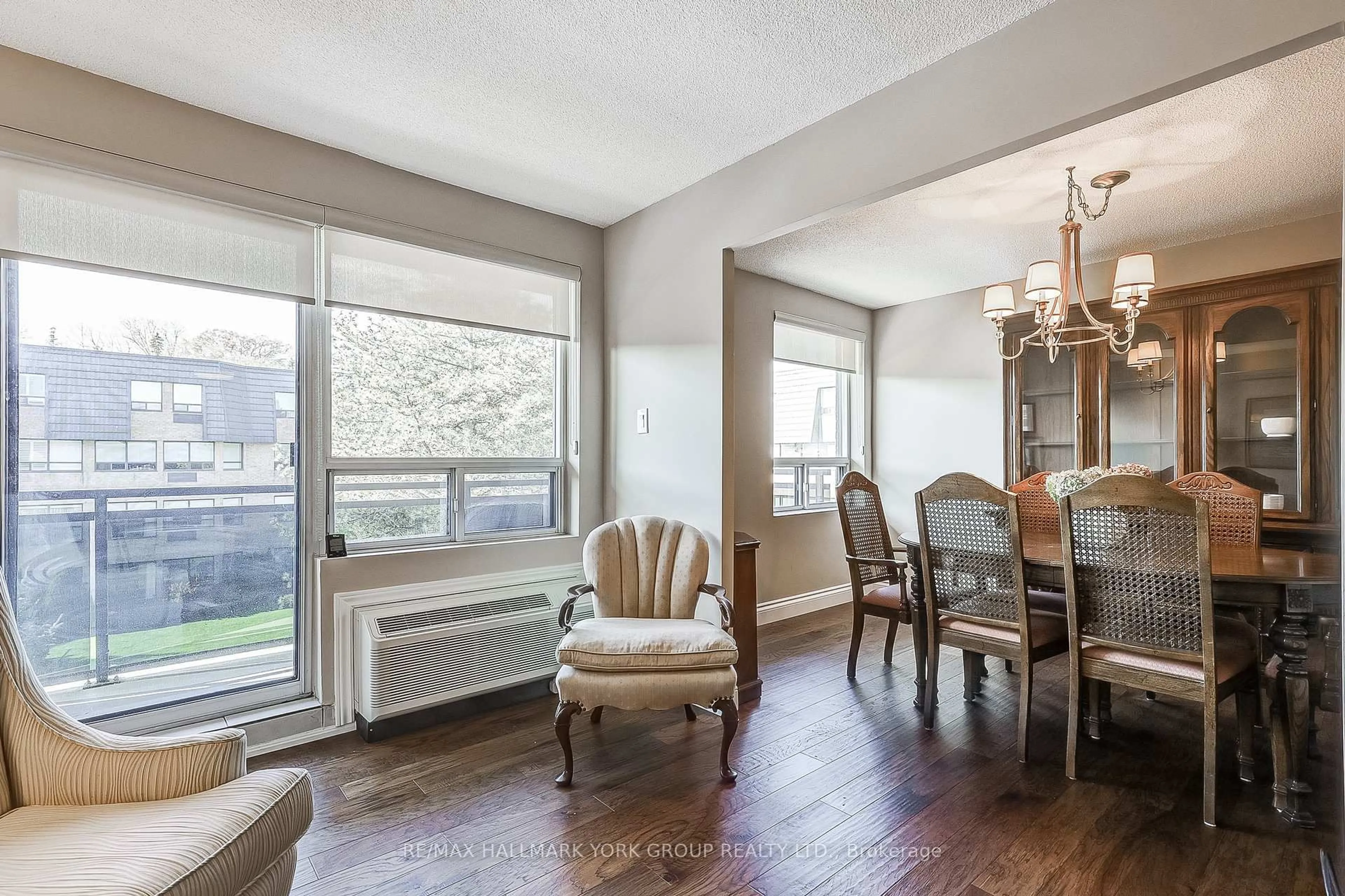 Dining room, wood/laminate floor for 155 Main St #308, Newmarket Ontario L3Y 8C2