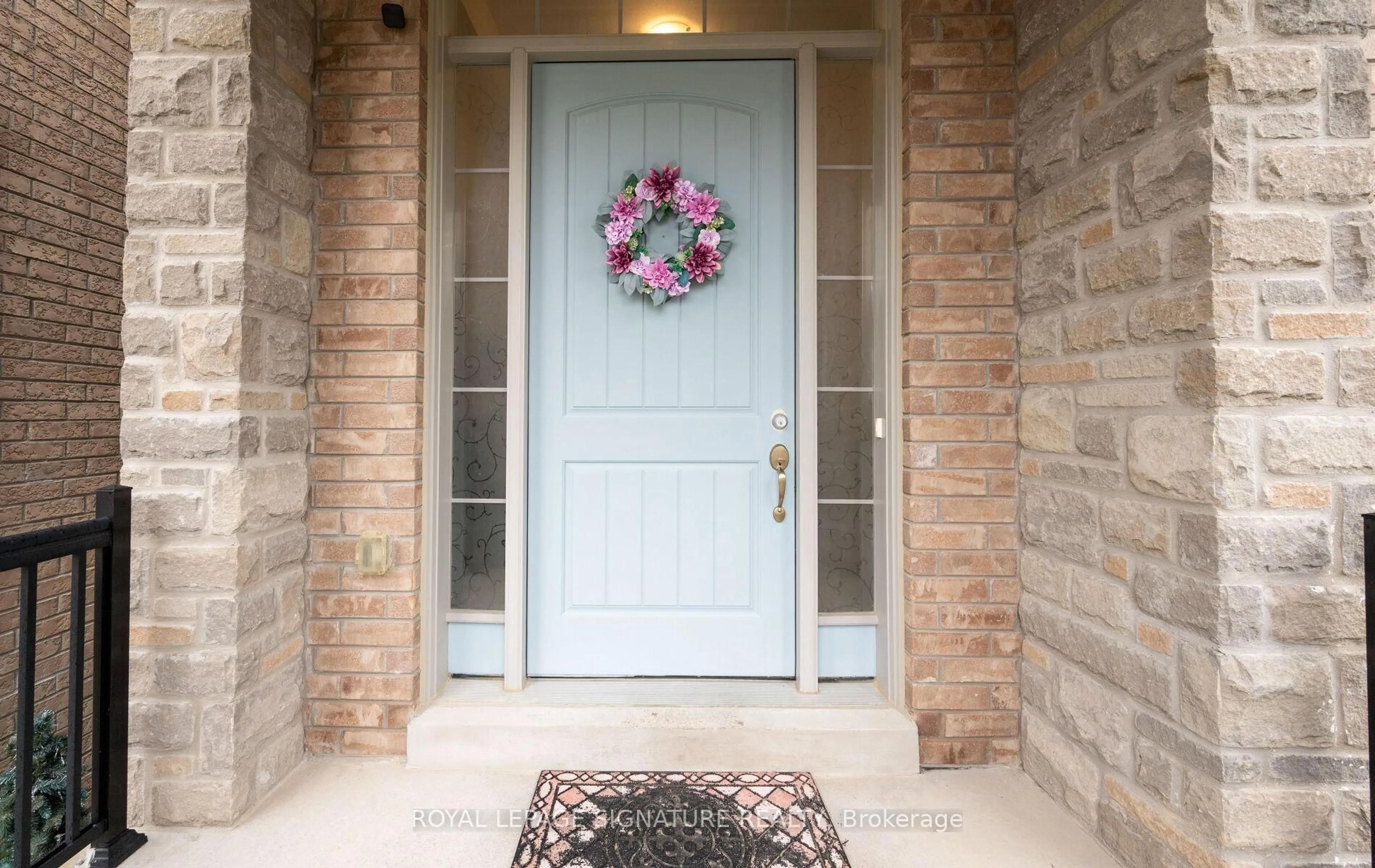 Indoor entryway for 35 Clara May Ave, East Gwillimbury Ontario L9N 0R4