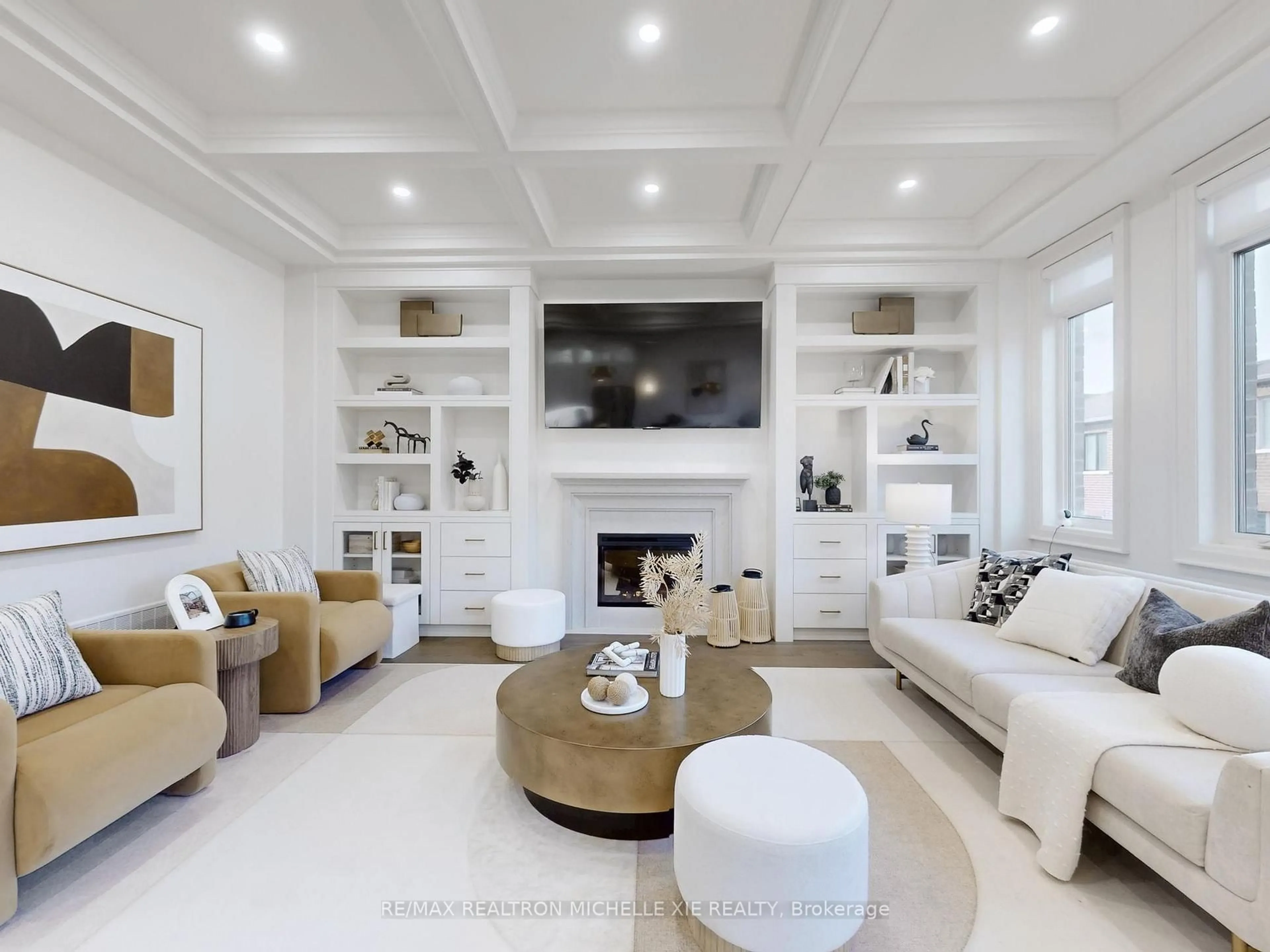 Living room with furniture, unknown for 28 Mckean Dr, Whitchurch-Stouffville Ontario L4A 4V9