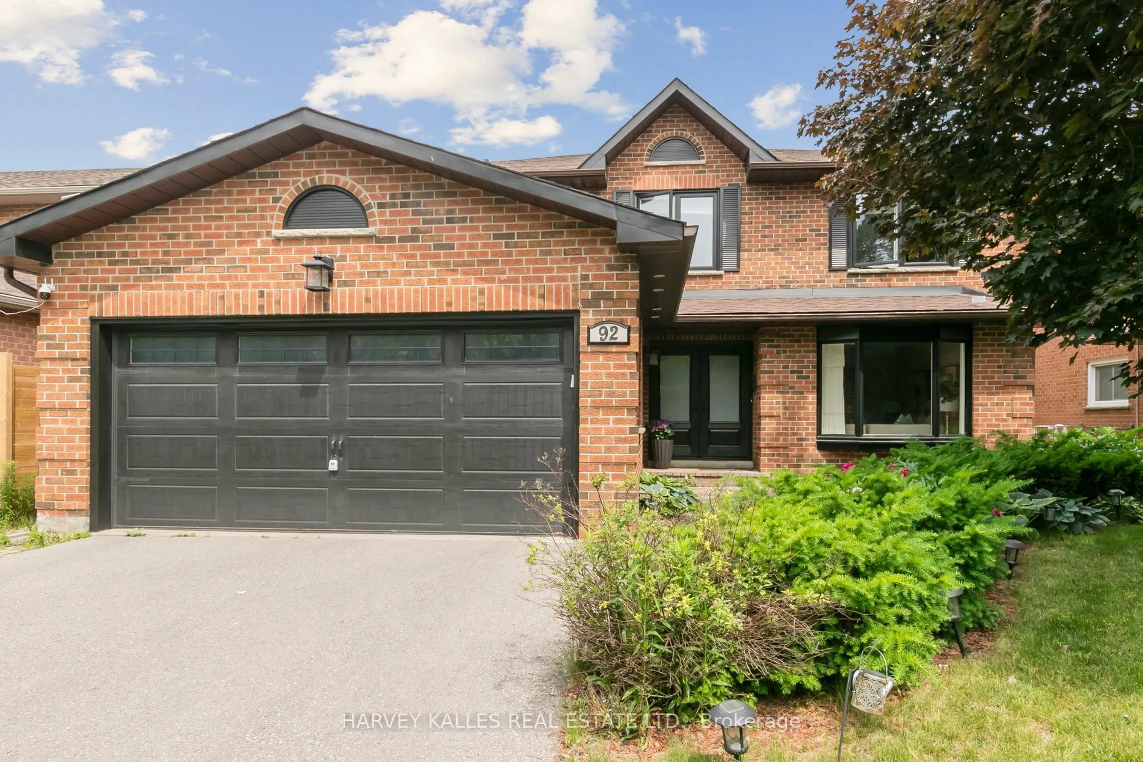 Home with brick exterior material, street for 92 Golf Links Dr, Aurora Ontario L4G 3V3